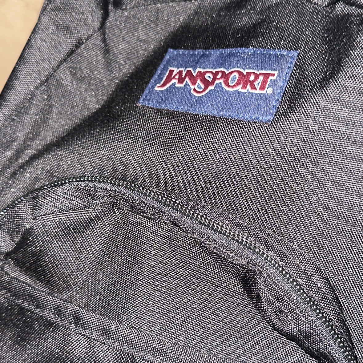 Jansport Half Pint Mini Backpack Black 착용 스타일