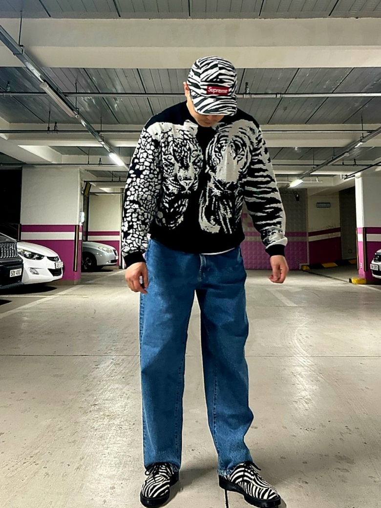 Supreme Big Cats Jacquard L/S Top Black - 23SS, Dr. Martens x Supreme 2046 Zebra 착용 스타일 - 1