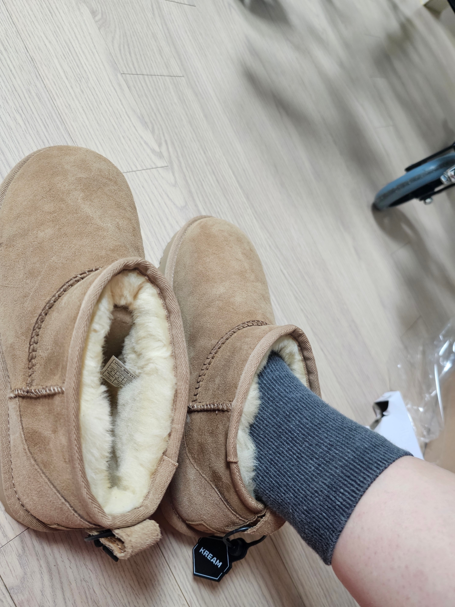 (W) UGG Classic Ultra Mini Boots Chestnut 착용 스타일
