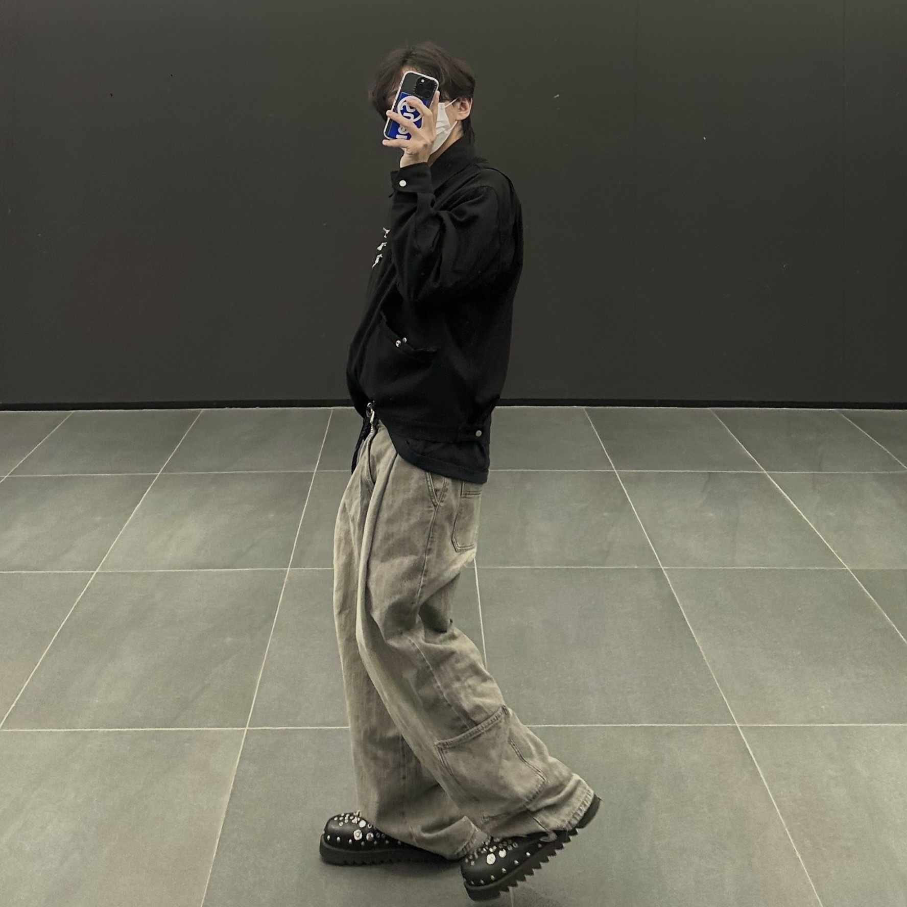 Toga Virilis AJ1066 Mules Leather Black 착용 스타일 - 2