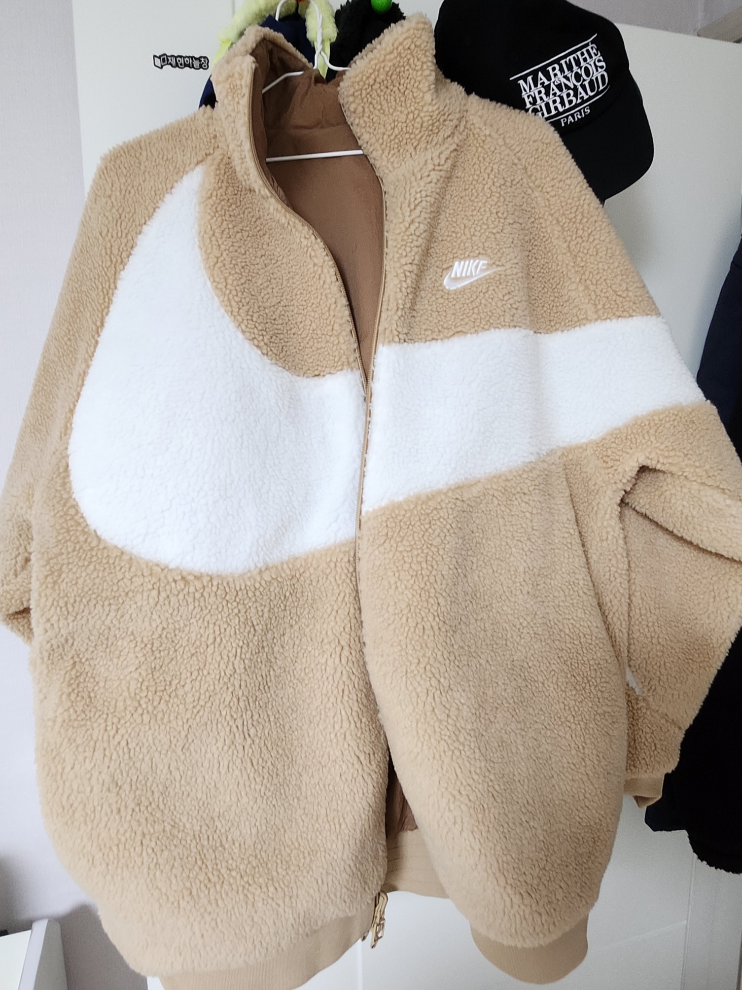Nike Big Swoosh Full Zip Jacket Hemp White 착용 스타일