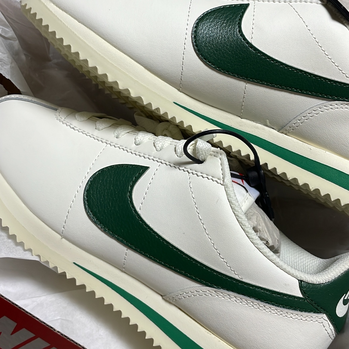 (W) Nike Cortez Gorge Green and Malachite 착용 스타일 - 1