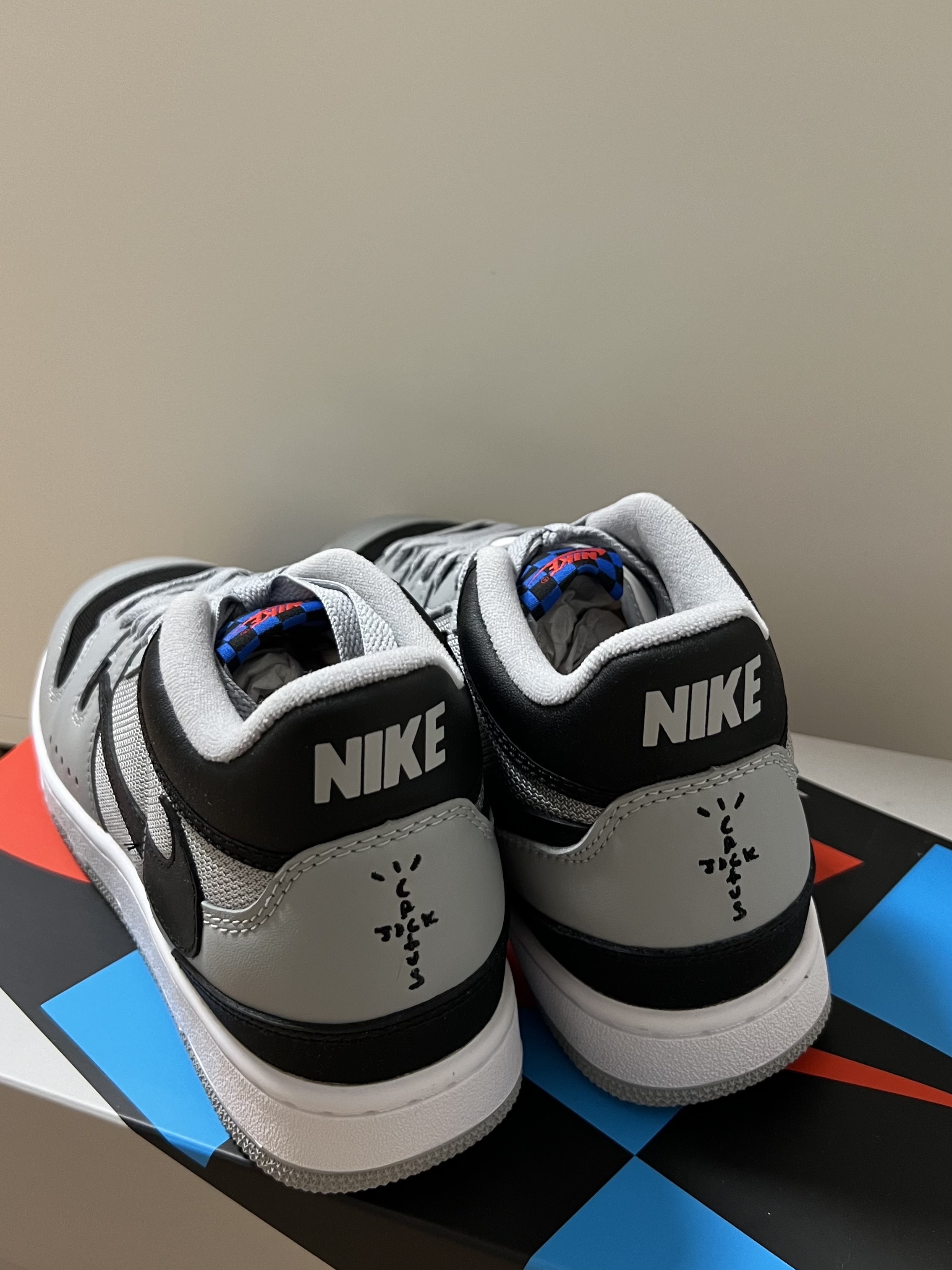 Nike x Travis Scott Mac Attack SP Light Smoke Grey 착용 스타일 - 2