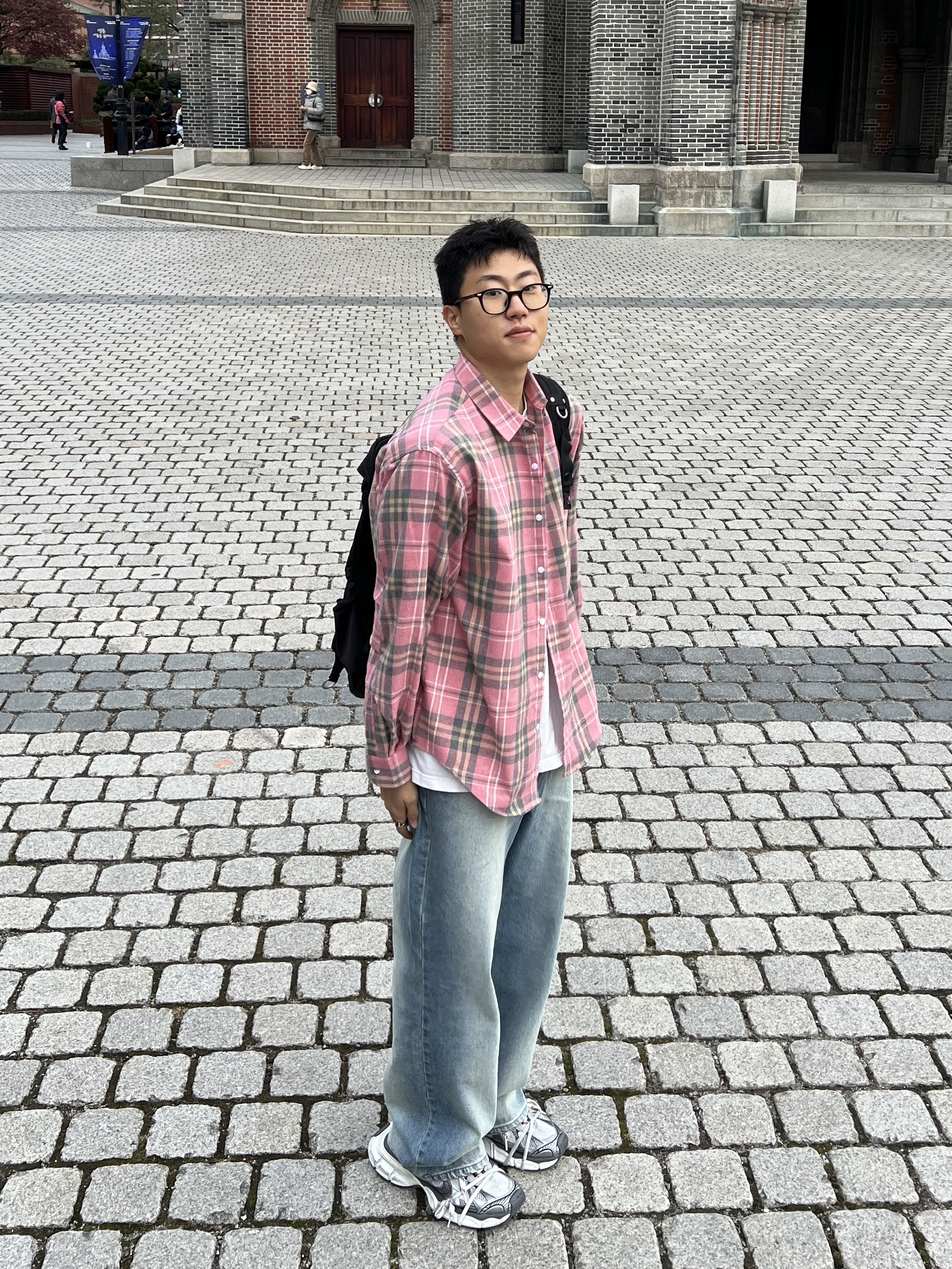Balenciaga 3XL Sneakers Grey White Red 착용 스타일 - 2