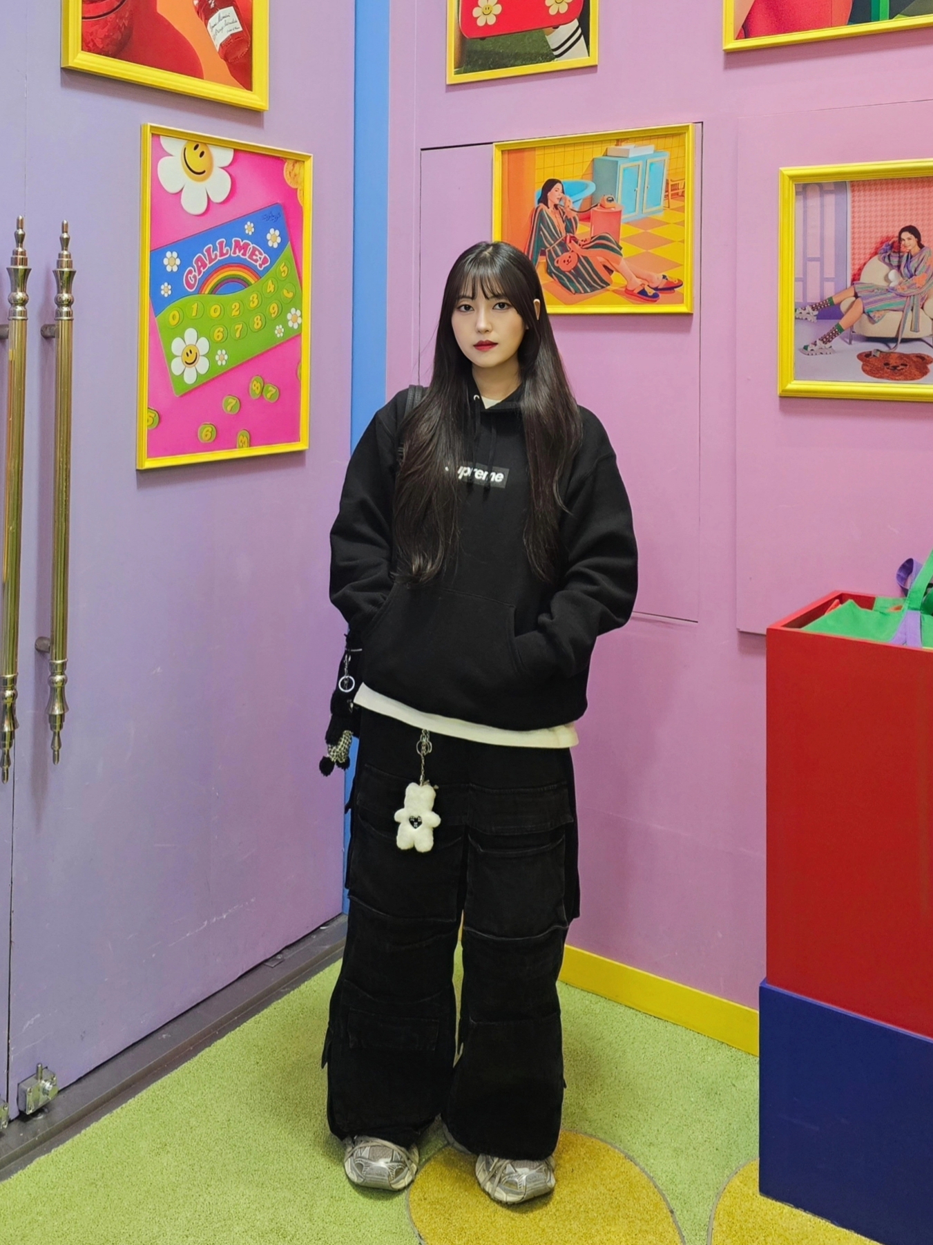 Supreme Seoul Box Logo Hooded Sweatshirt Black - 23FW, Monamhee x 10 Corso Como Bianco Keyring Black 착용 스타일 - 1