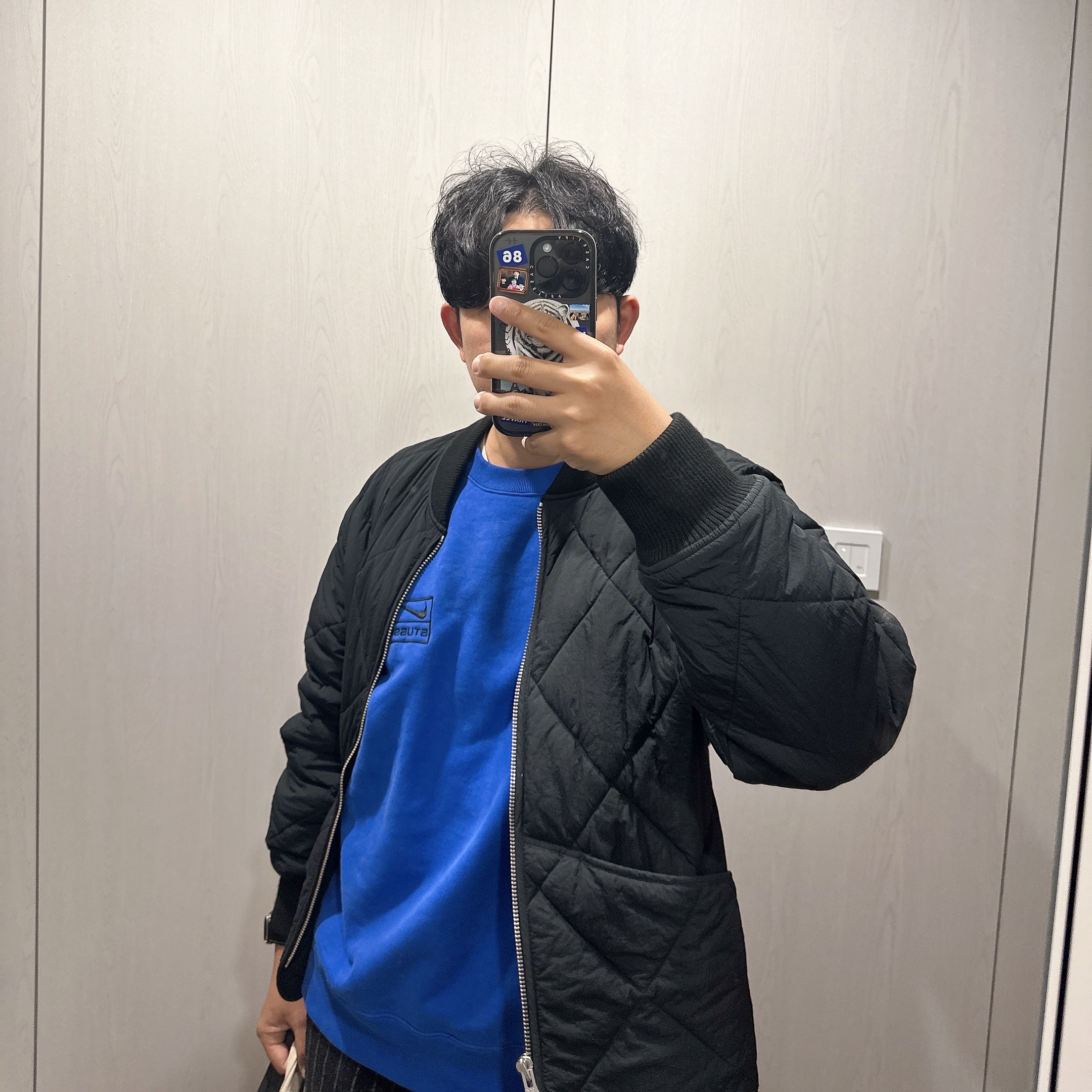 Nike x Stussy NRG Acid Washed Crewneck Game Royal (DR4024-480), Stussy Dice Quilted Liner Jacket Black 착용 스타일