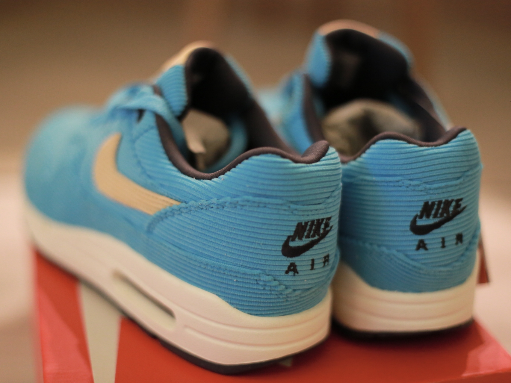 Nike Air Max 1 Premium Corduroy 착용 스타일 - 3