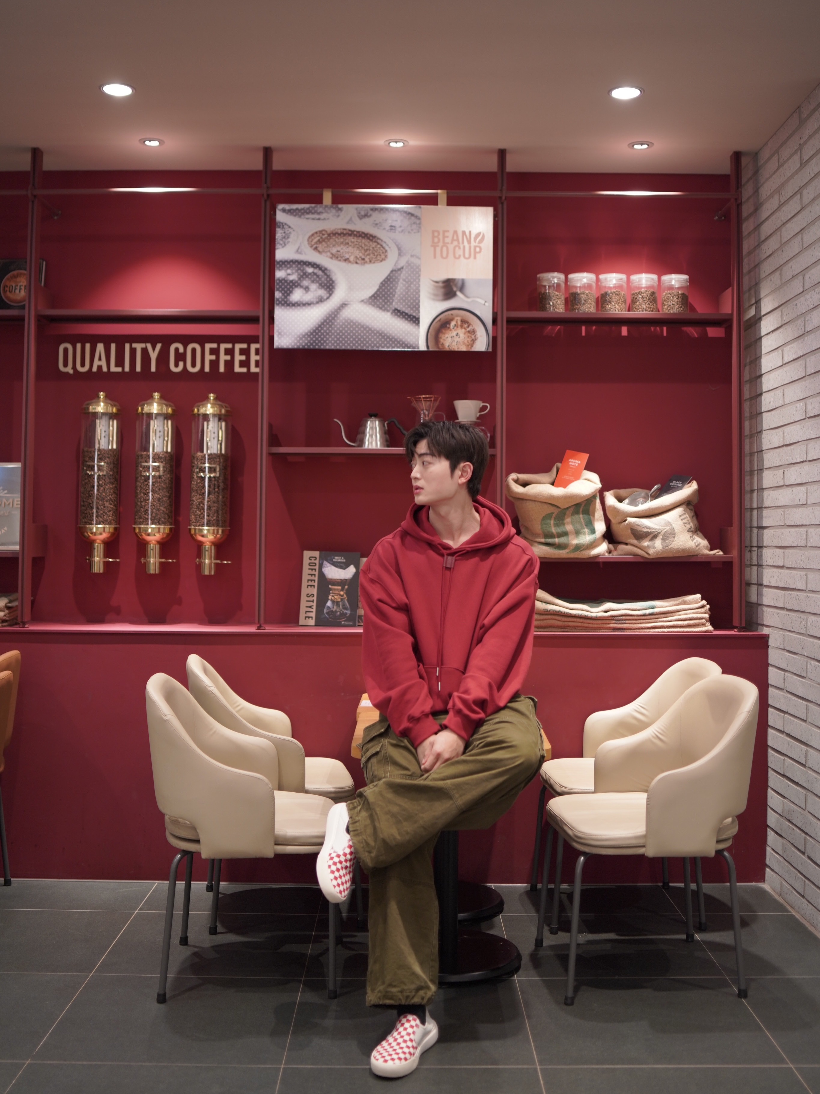 Vans ComfyCush One Checkerboard Racing Red Marshmallow 착용 스타일 - 1