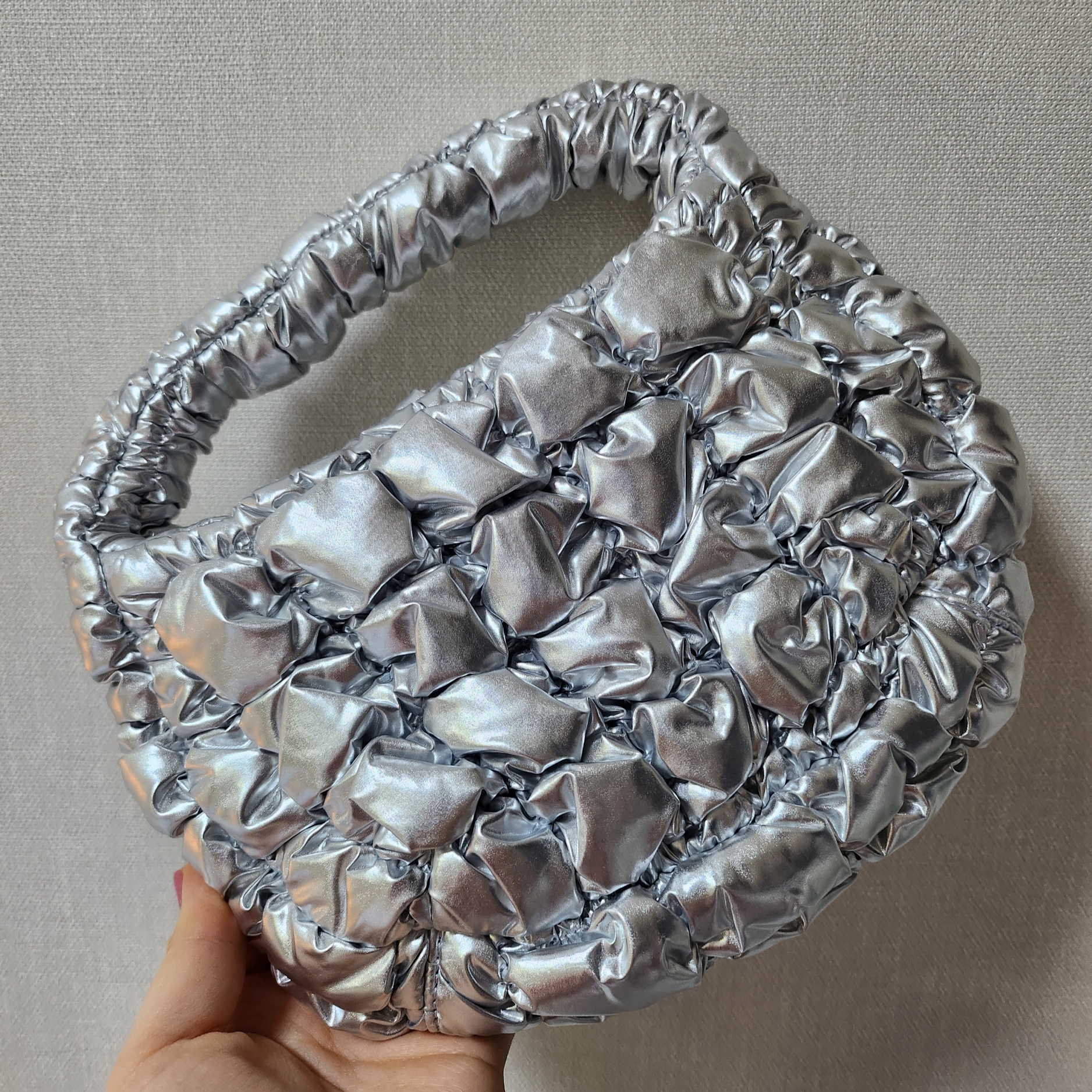 COS Quilted Micro Bag Silver 착용 스타일