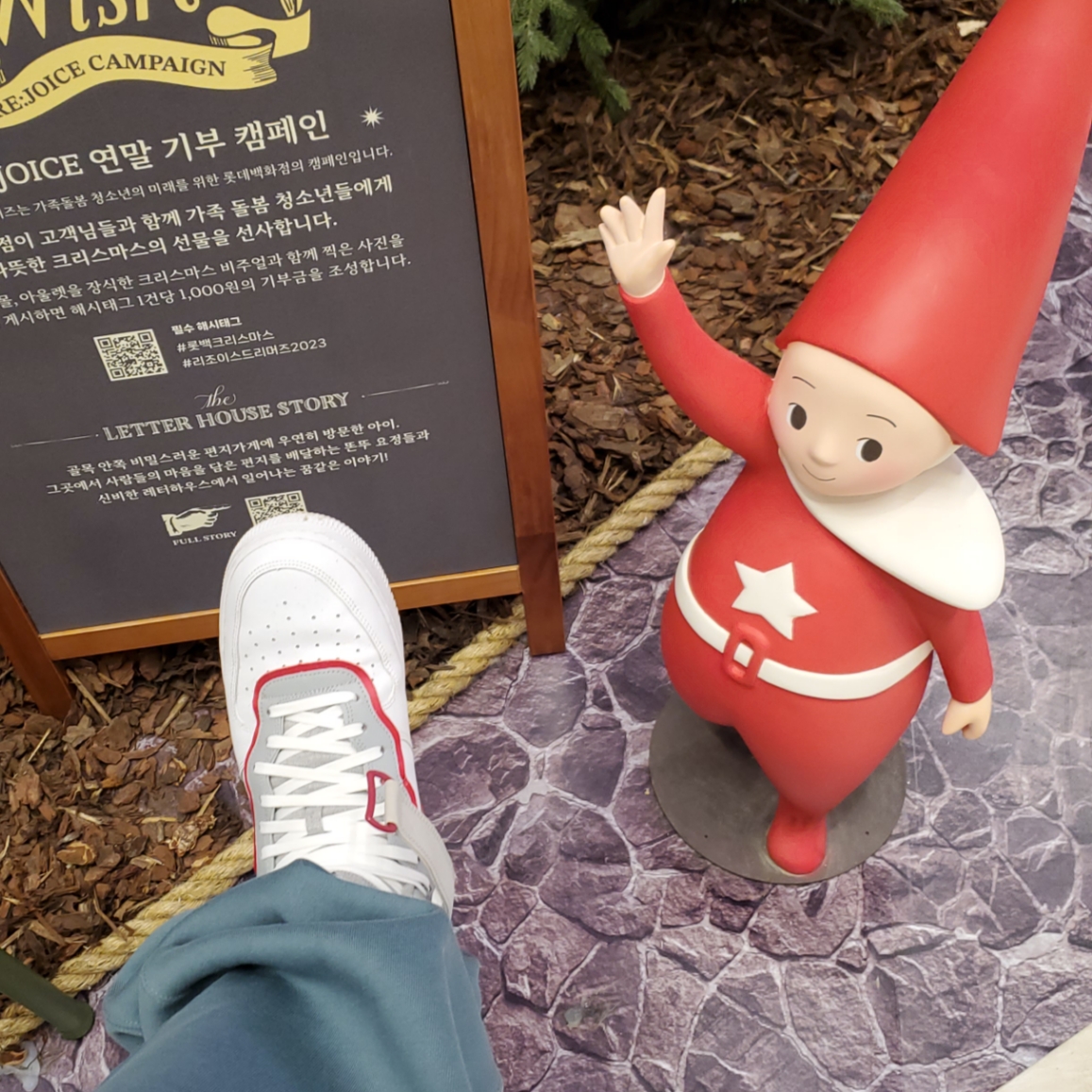 (W) Nike NRG Solo Swoosh Fleece Pants Hasta - US/EU, Nike Air Force 1 Mid '07 LV8 Athletic Club White Gym Red 착용 스타일 - 3