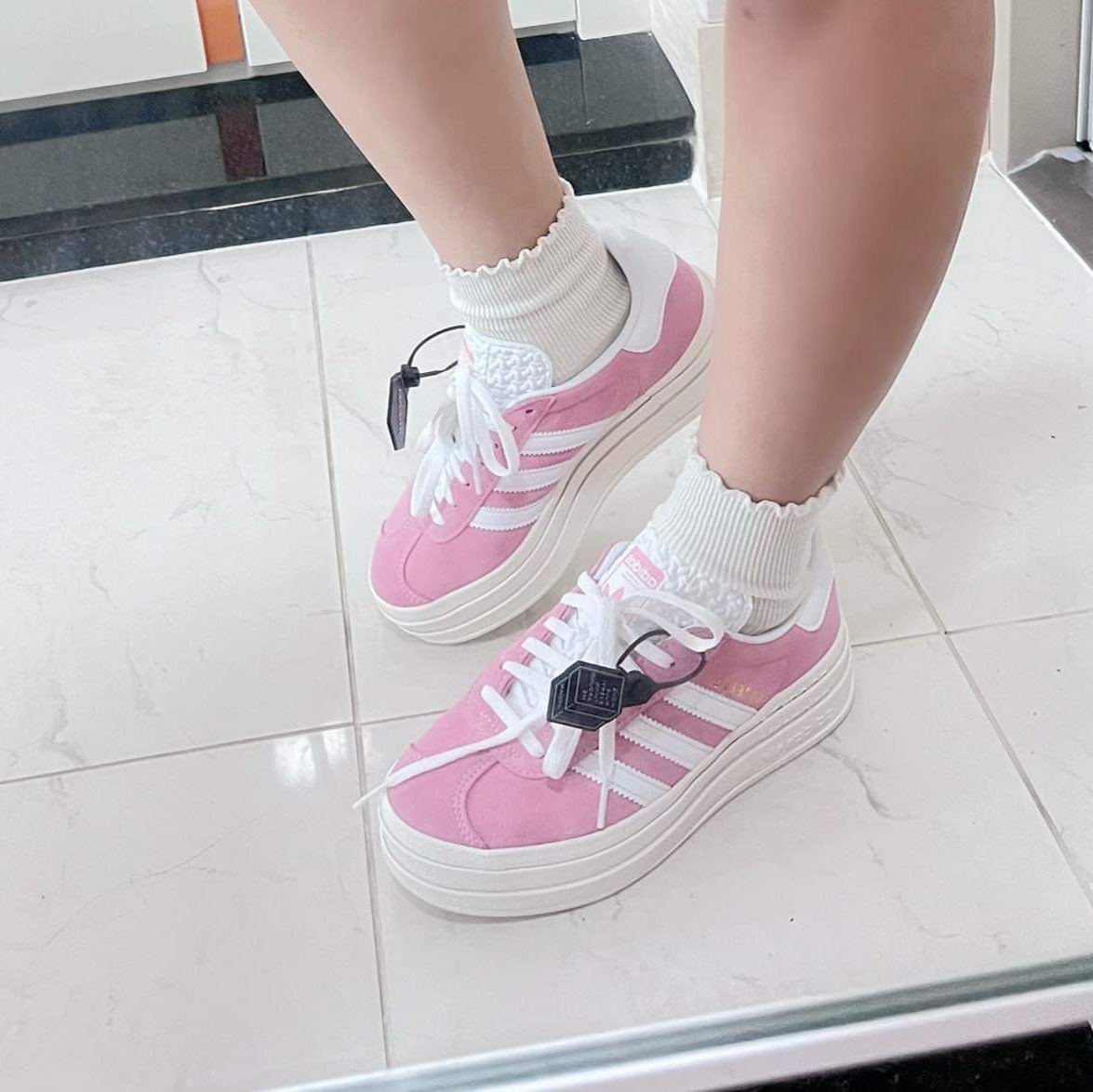 (W) Adidas Gazelle Bold Super Pop 착용 스타일 - 2