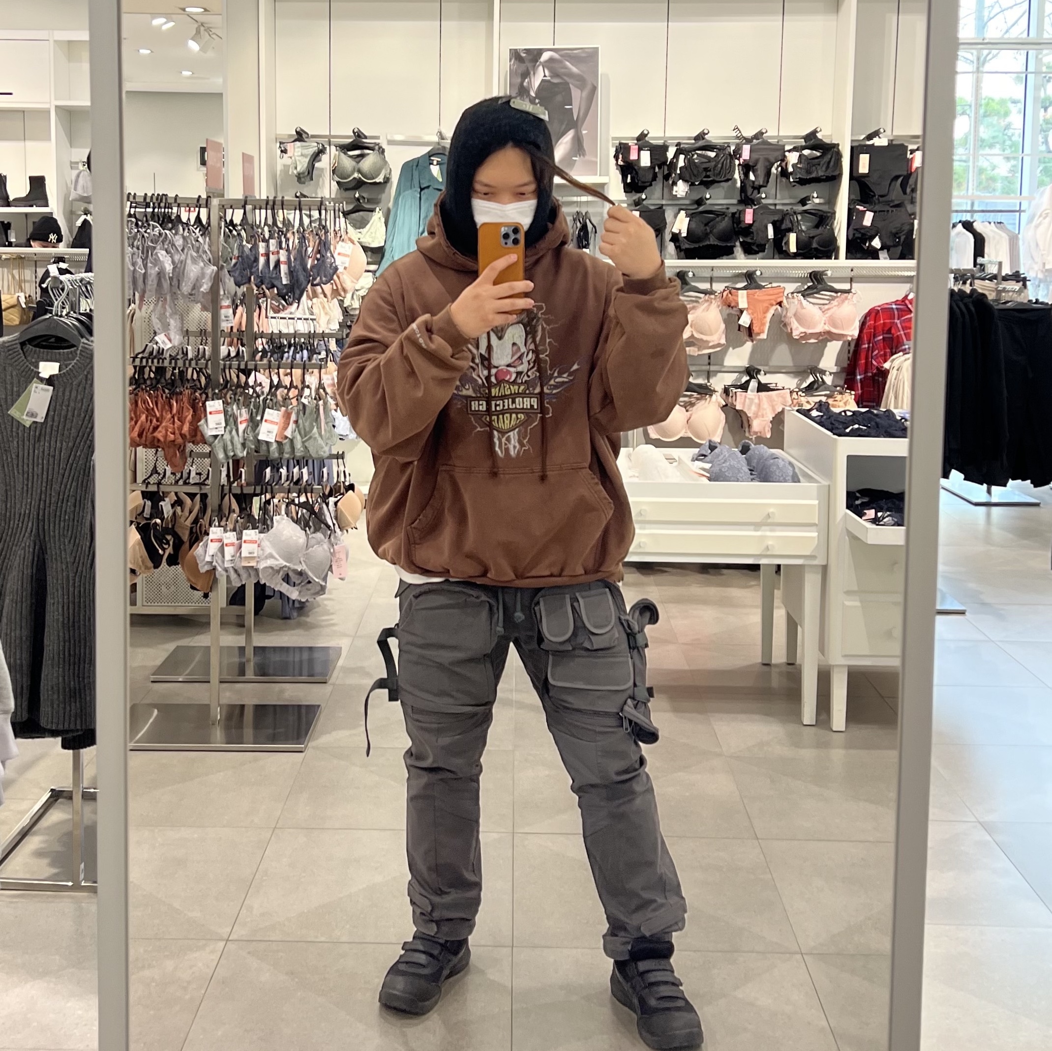 Project G/R x Insane Garage Clown Bike Hoodie Vintage Brown, Asics Winjob CP215 Black 착용 스타일