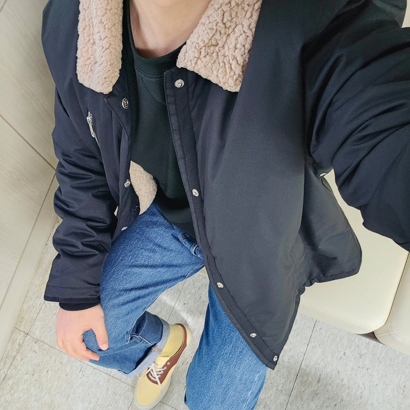 오메가 씨마스터 플래닛 오션 600M 코 액시얼 마스터 크로노미터 스틸 블랙 착용 스타일 - 4