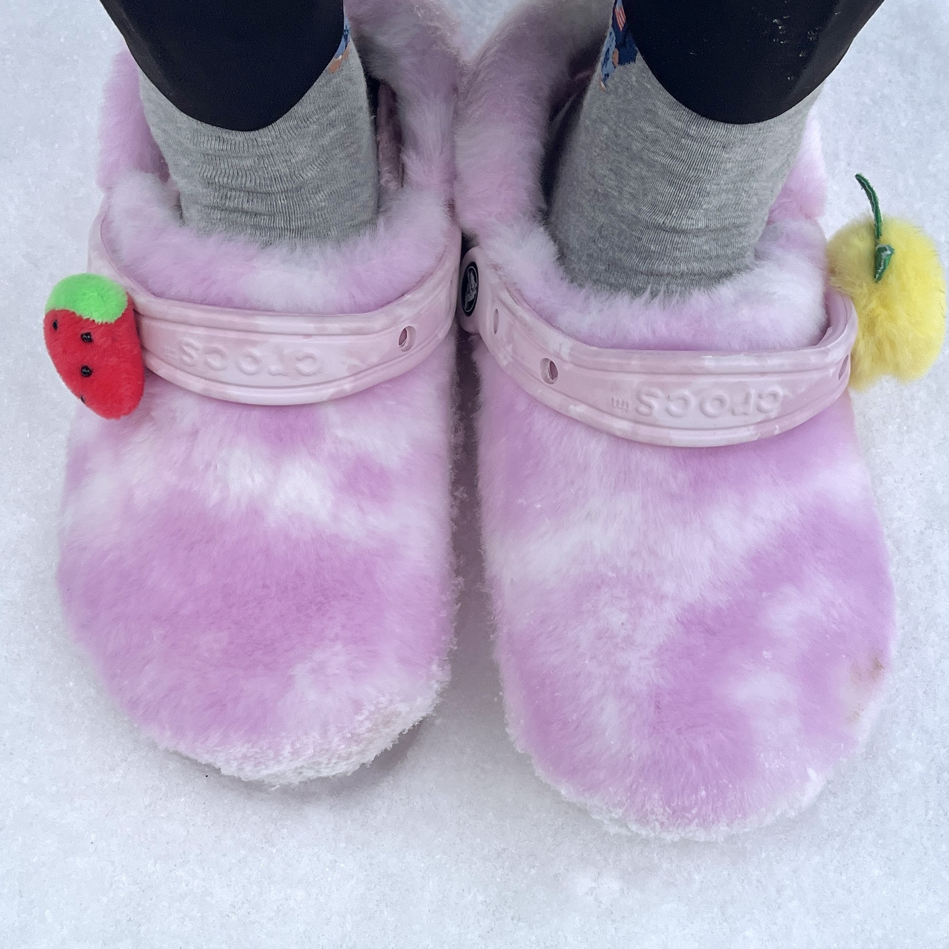Crocs Classic Fur Sure Clog Ballerina Pink White 착용 스타일