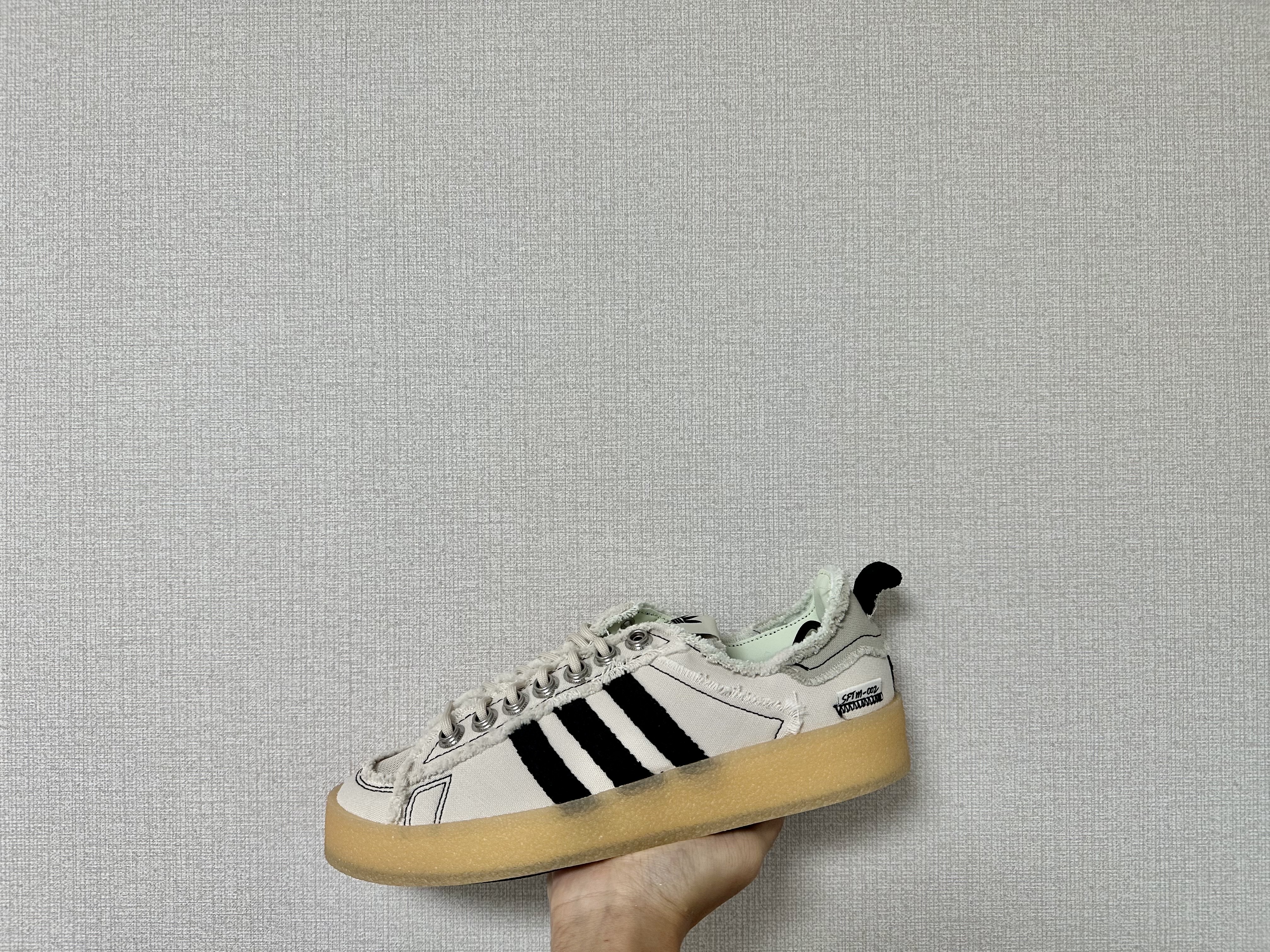 Adidas x Song for the Mute Campus 80s Core Black Cream White, Adidas x Song for the Mute Campus 80s Bliss Core Black 착용 스타일 - 2