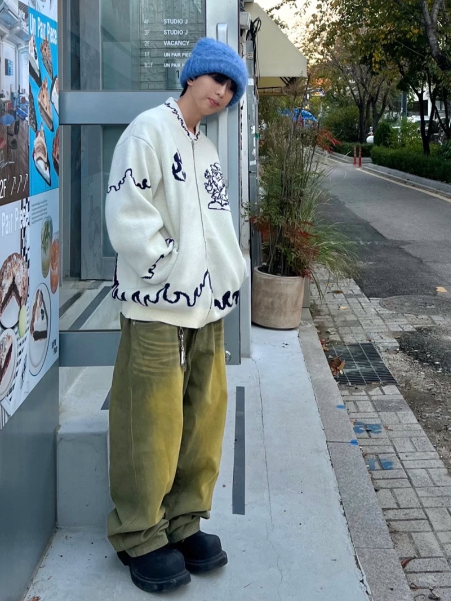 발렌시아가 스테로이드 더비 블랙, 나이키 에어포스 1 '07 WB 플랙스 착용 스타일 - 4