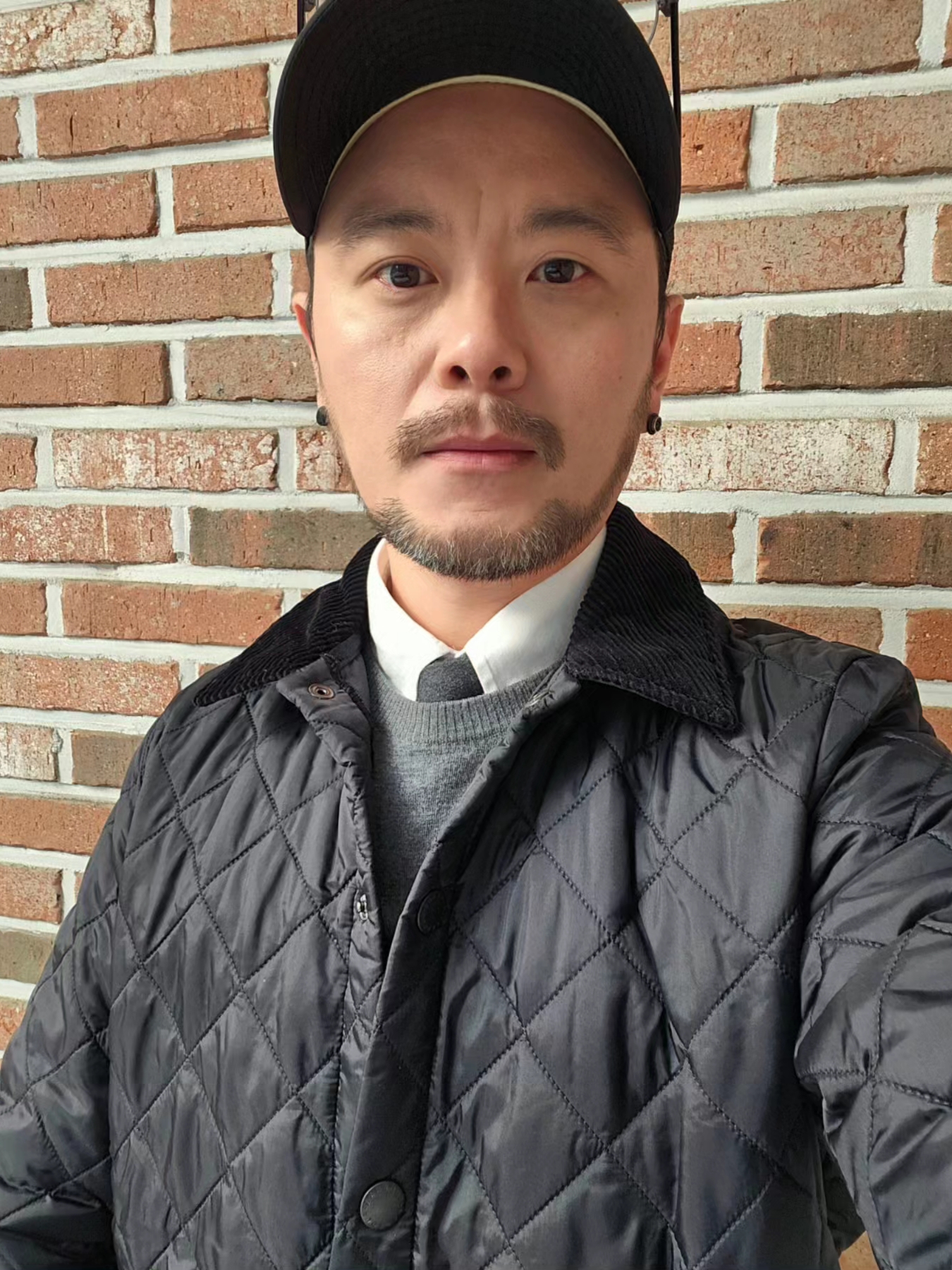 Barbour Heritage Liddesdale Quilted Jacket Black, Thom Browne Fine Merino Wool Stitch 4-Bar Classic Crewneck Pullover Knit Medium Grey 착용 스타일 - 1