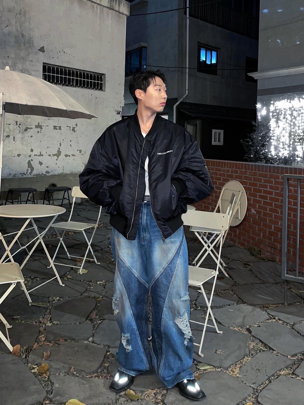 씨비전 바이 씨에스씨 비전 디스트레스드 데님 팬츠 워시드 블루 착용 스타일 - 2