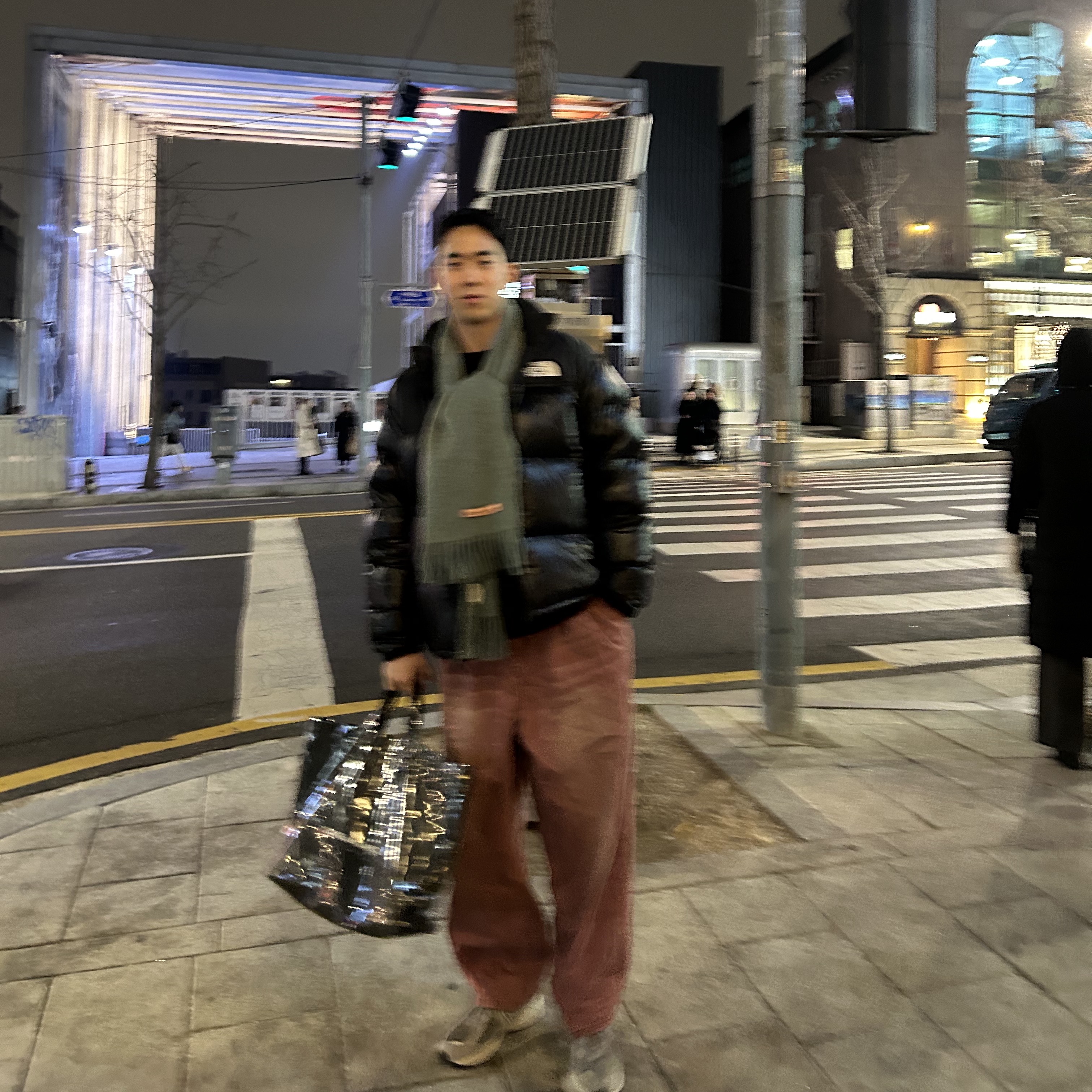 The North Face 1996 Eco Nuptse Jacket Real Black, Acne Studios Canada Narrow New Wool Muffler Dusty Green Melange 착용 스타일