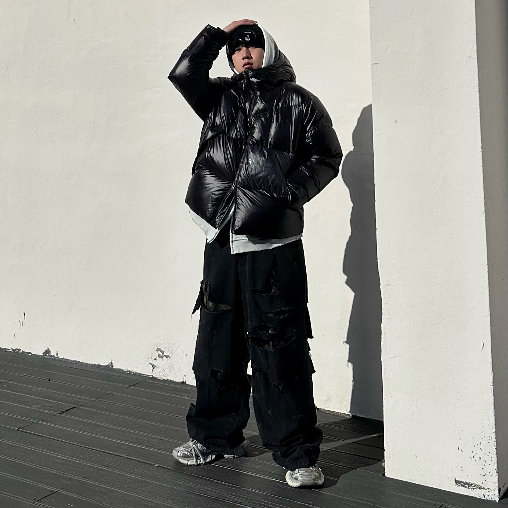 (W) Balenciaga 3XL Sneakers Light Beige, C.P. Company Extra Fine Merino Wool Goggle Beanie Black 착용 스타일 - 1