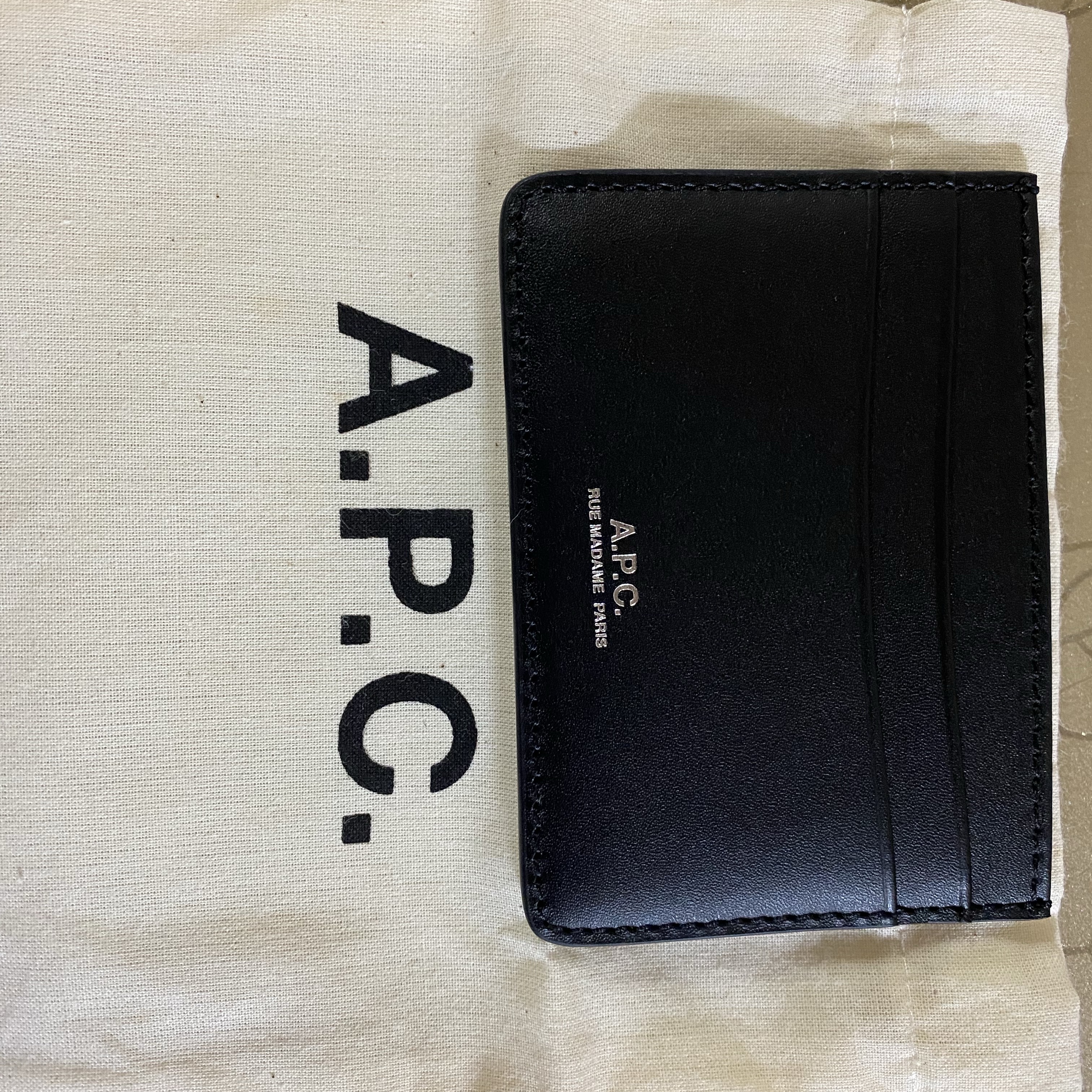 A.P.C. Andre Card Holder Black 착용 스타일