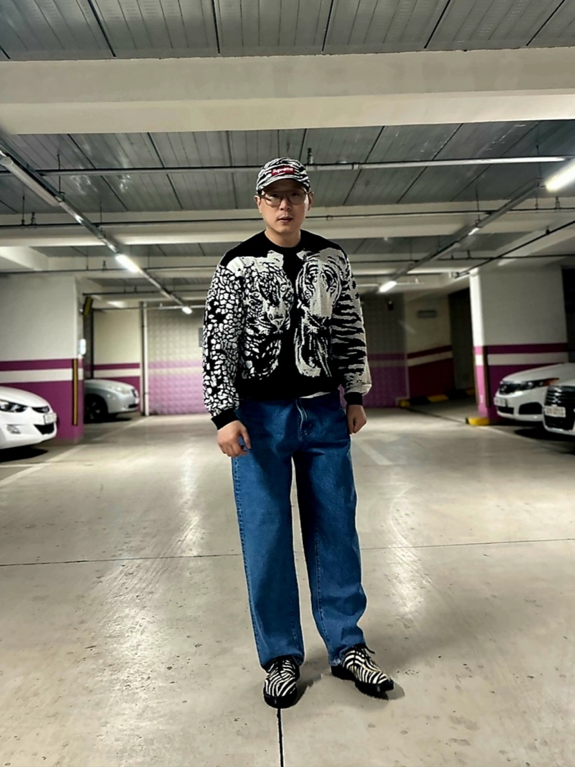 Supreme Big Cats Jacquard L/S Top Black - 23SS, Dr. Martens x Supreme 2046 Zebra 착용 스타일 - 4