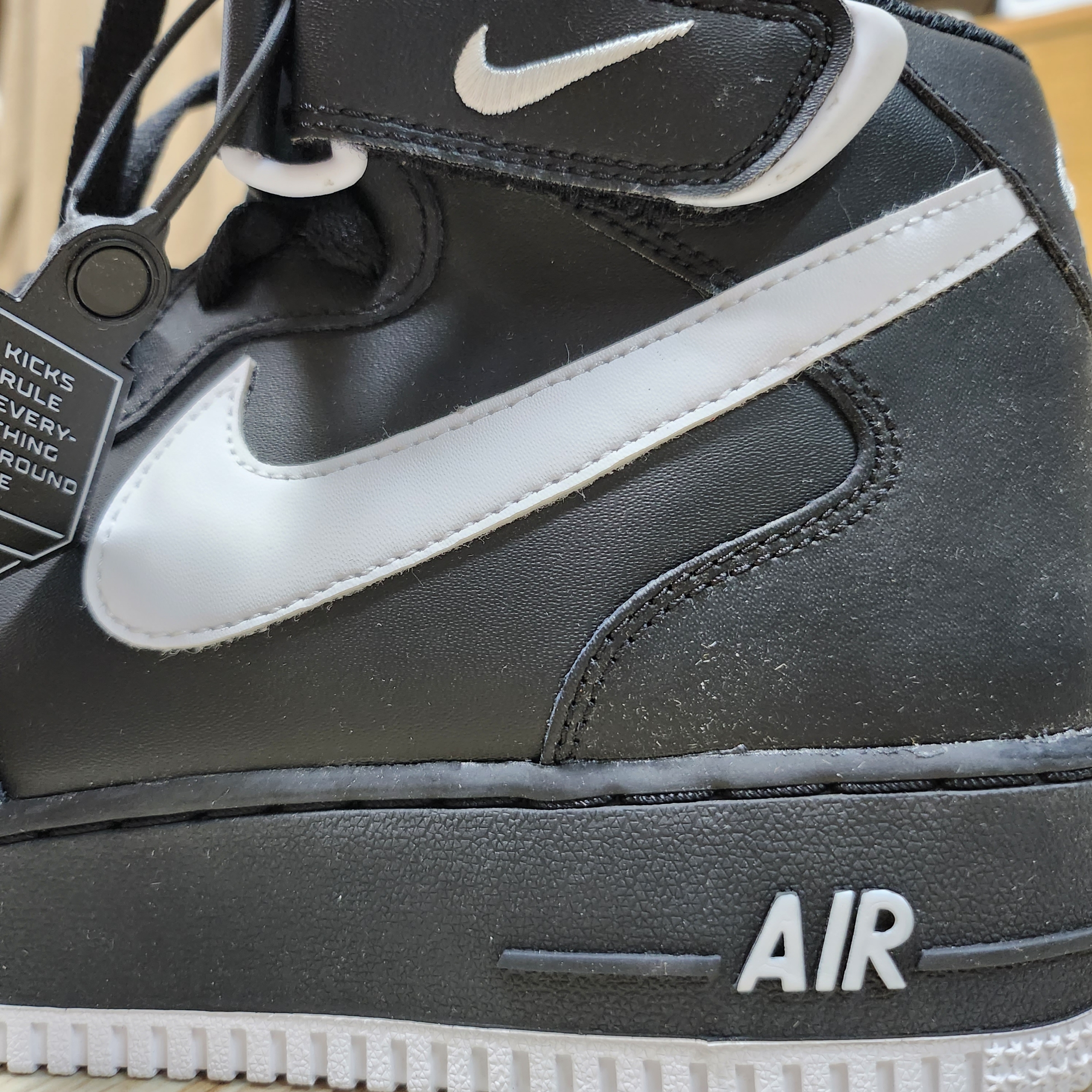 Nike Air Force 1 Mid '07 Black White 착용 스타일 - 1