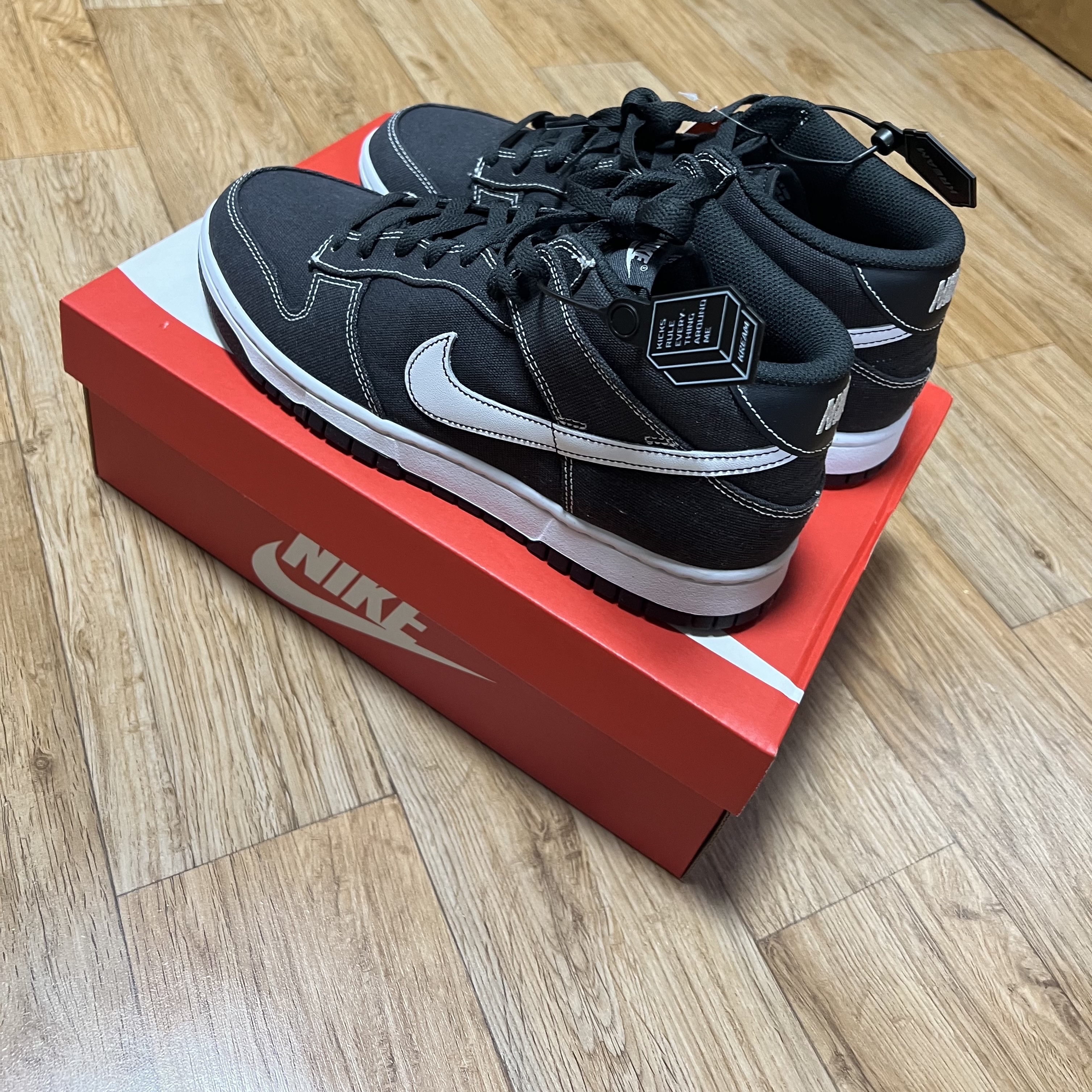 Nike Dunk Mid Off Noir White 착용 스타일