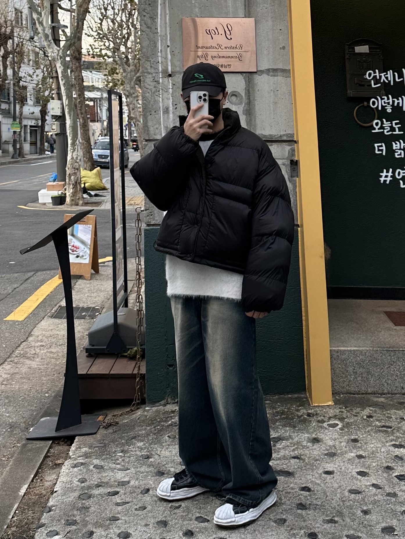 Maison Mihara Yasuhiro Blakey OG Sole Canvas Low-top Sneakers Black White, Maison Mihara Yasuhiro Blakey OG Sole Leather Low-top Sneakers Black 착용 스타일 - 2