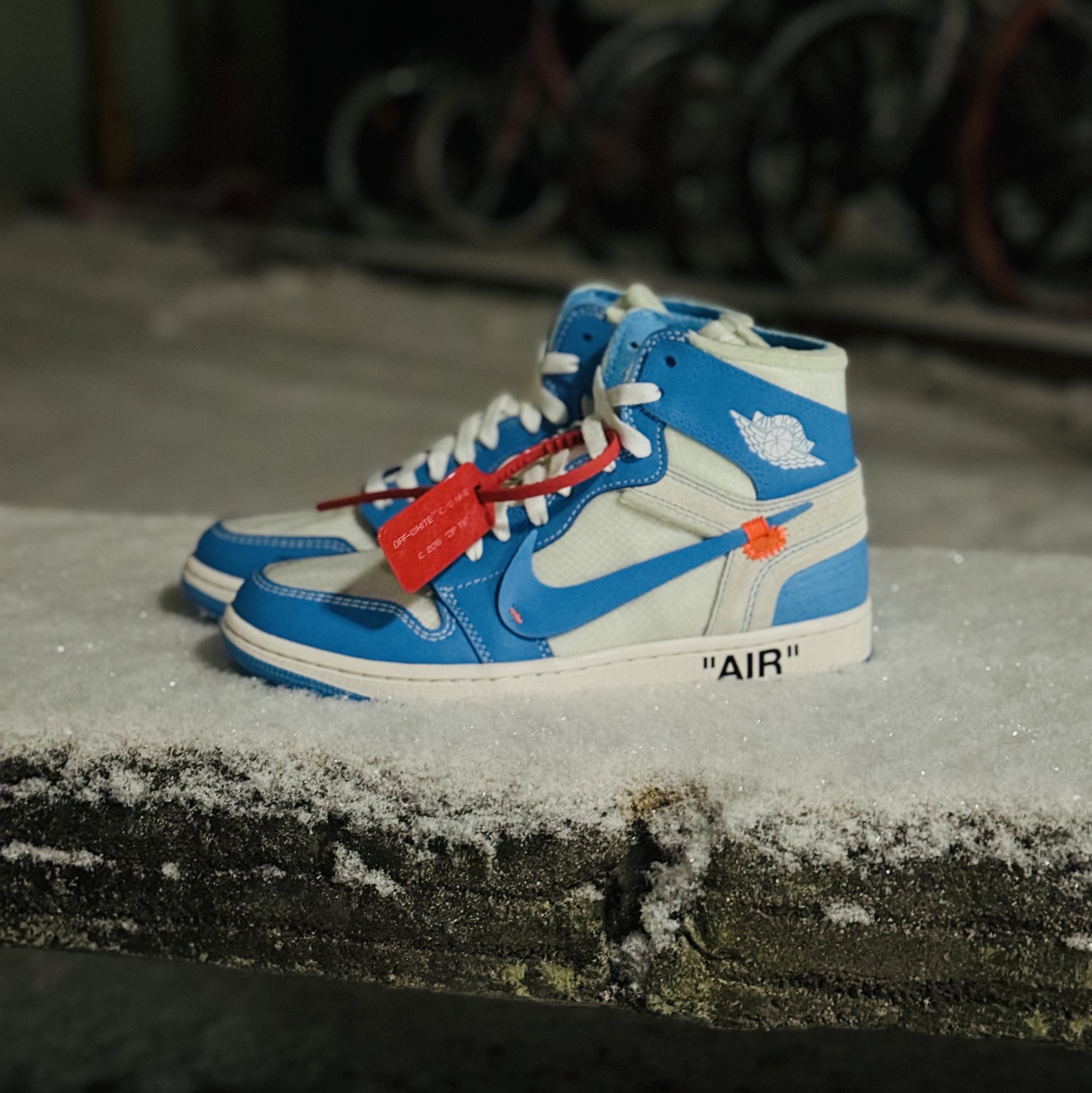 Jordan 1 x Off-White Retro High University Blue 착용 스타일