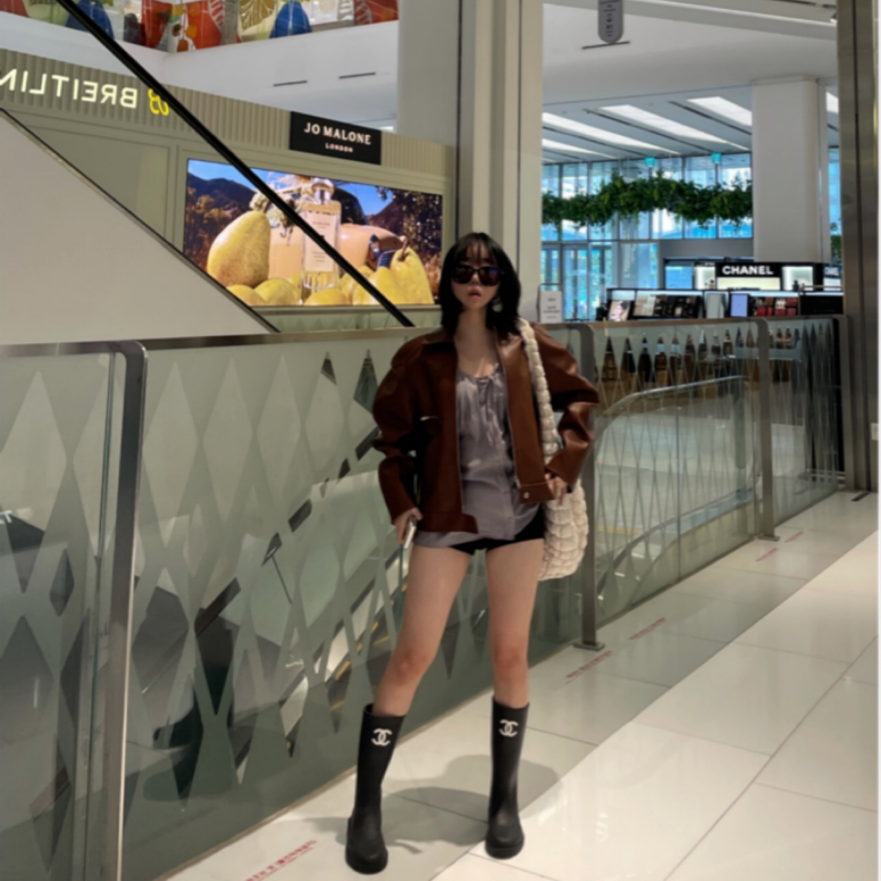 Miu Miu Wander Matelasse Nappa Leather Mini Hobo Bag Sage Green, Salomon Speedverse PRG Black Nimbus Cloud Alloy 착용 스타일 - 9