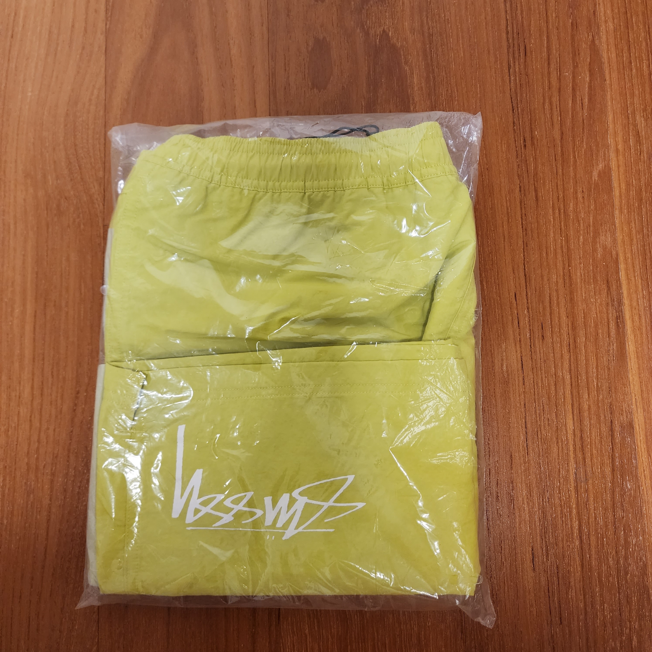 Nike x Stussy Shorts High Voltage (FJ9167-344) 착용 스타일 - 4