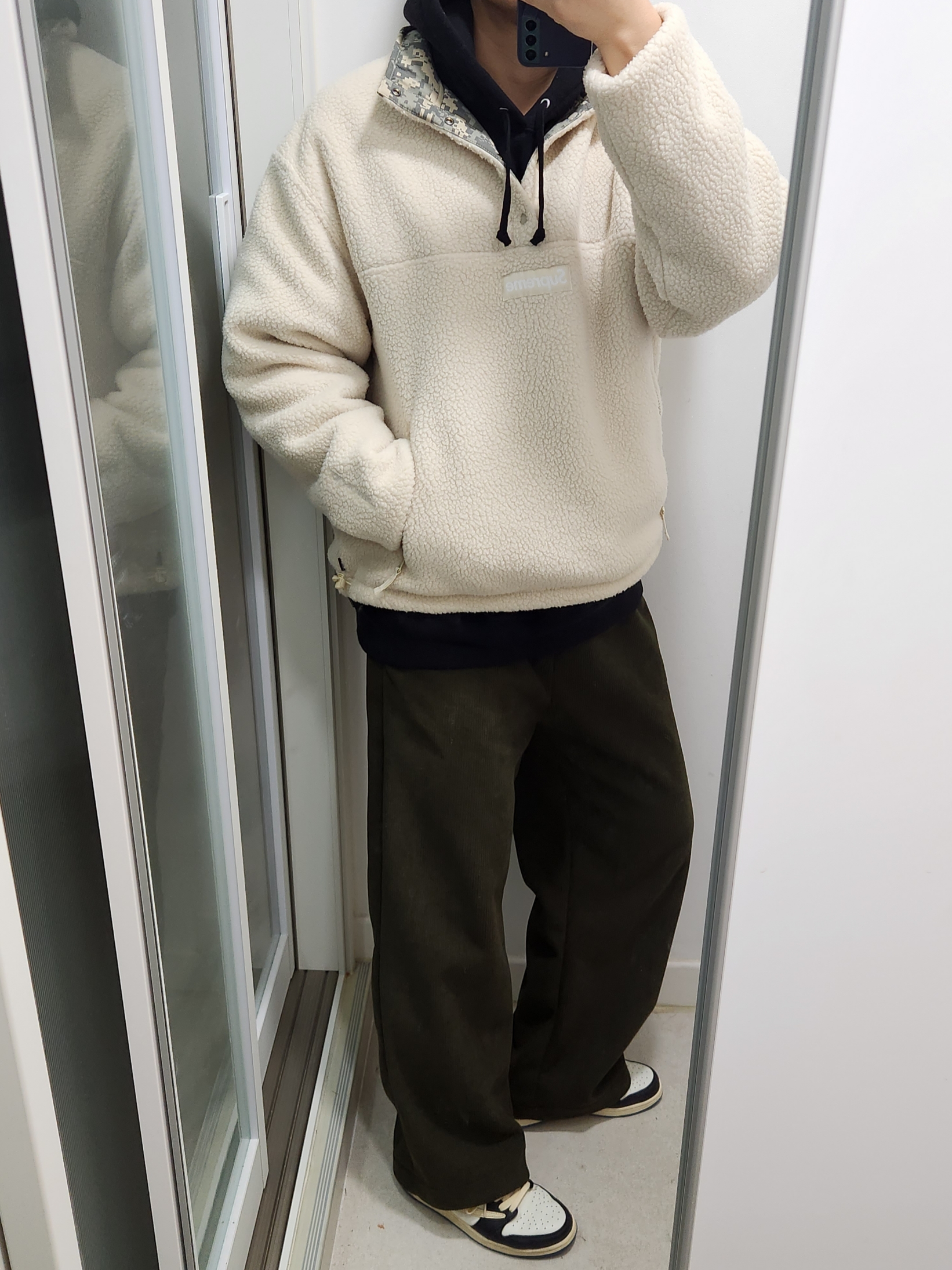 Supreme Polartec Shearling Reversible Pullover Natural - 23FW, Supreme Neil Blender Mosaic Hooded Sweatshirt Black - 23FW 착용 스타일