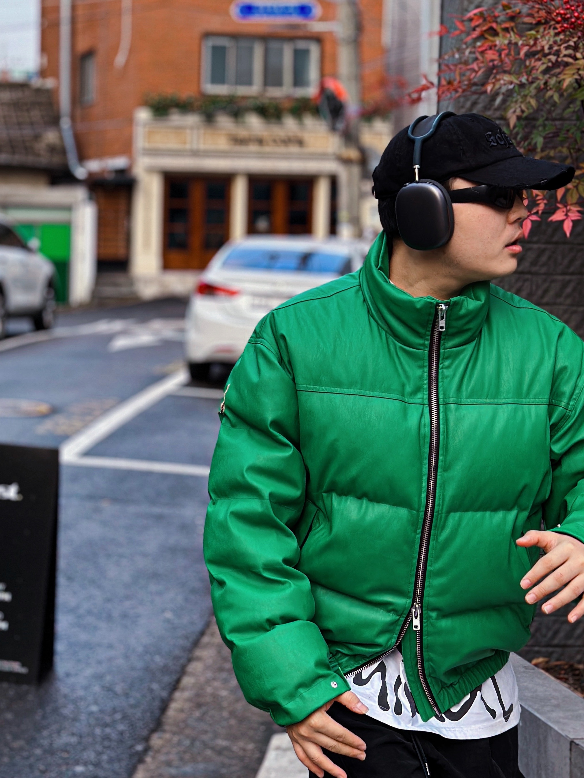 Sunnei Leather Dreamy Black, Apple AirPods Max Lightning Space Gray (Korean Ver.) 착용 스타일 - 4
