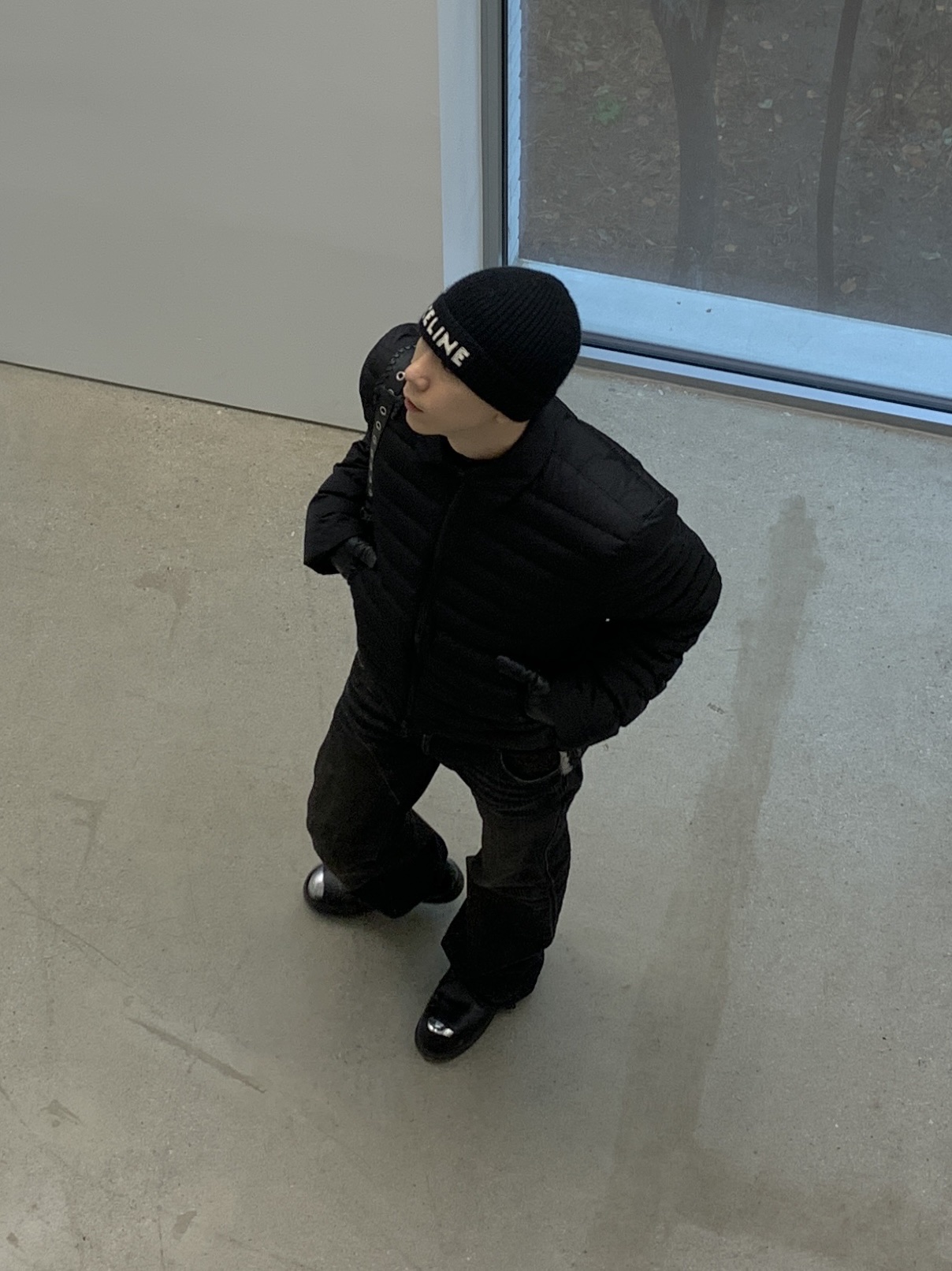 Dr. Martens x Raf Simons Keaton II Steel Toe Black, Celine Embroidered RIbbed Wool Beanie Black 착용 스타일 - 1