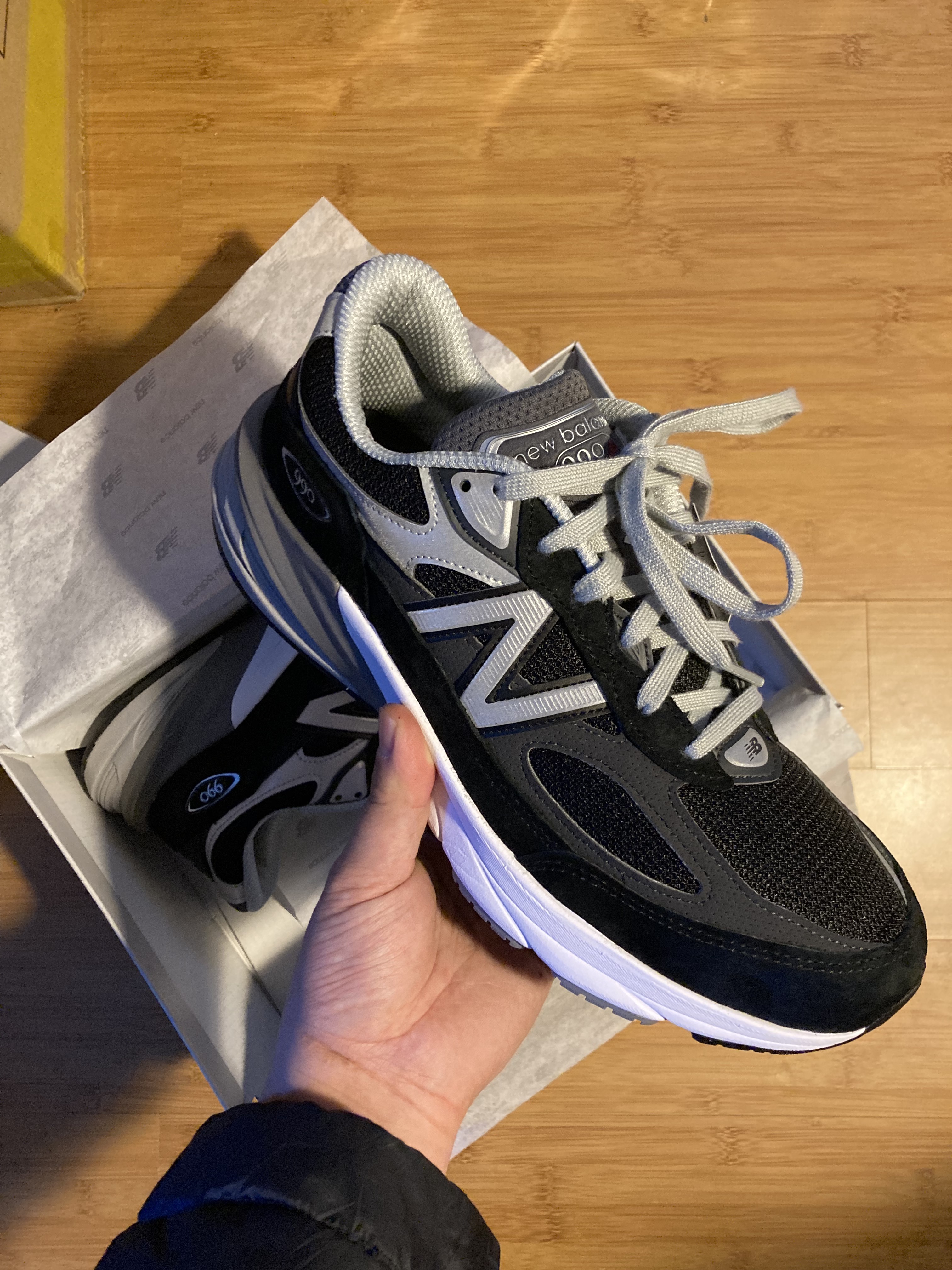 New Balance 990v6 Made in USA Black White 착용 스타일