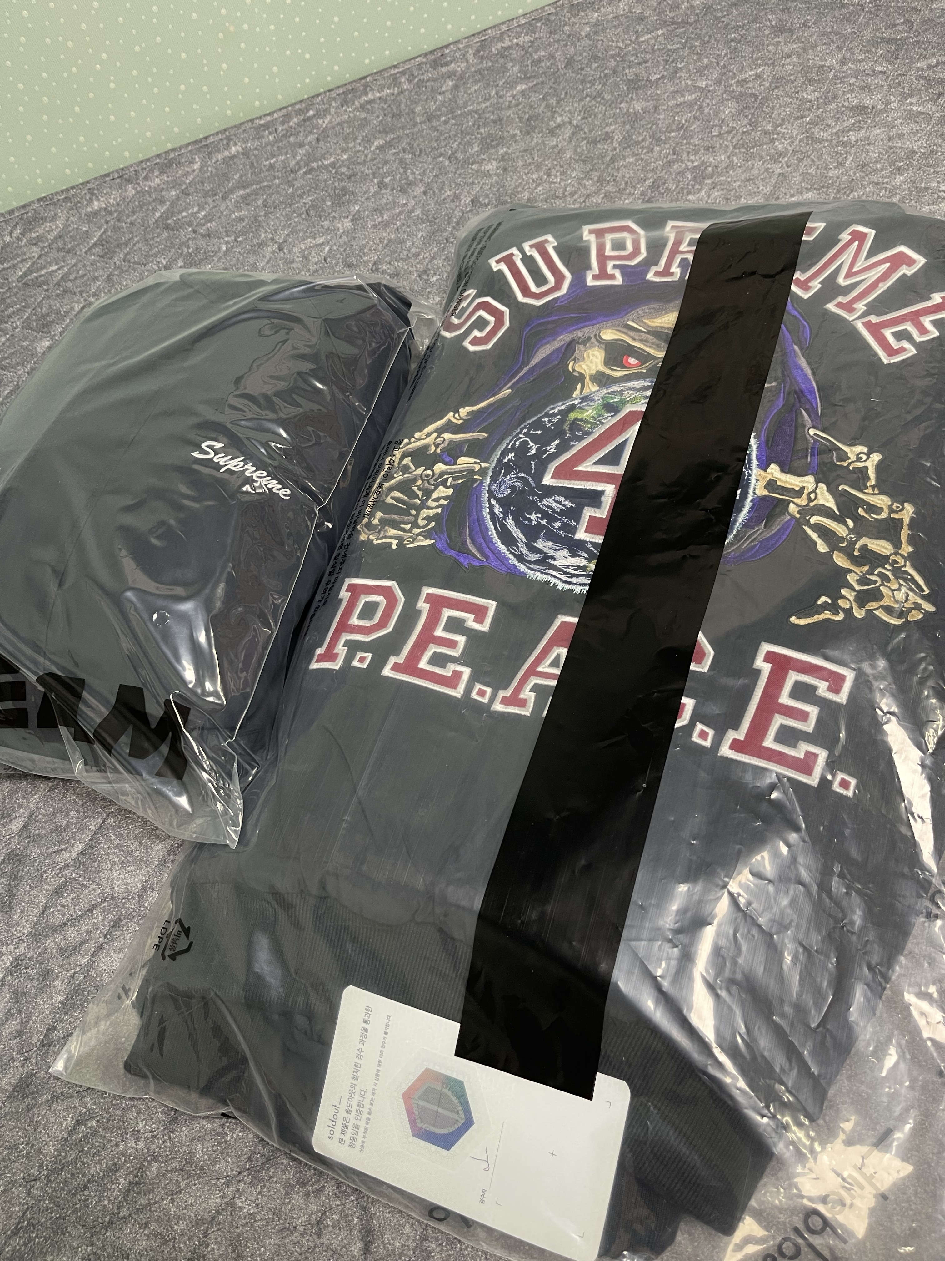 Supreme Peace Embroidered Work Jacket Navy - 23FW 착용 스타일