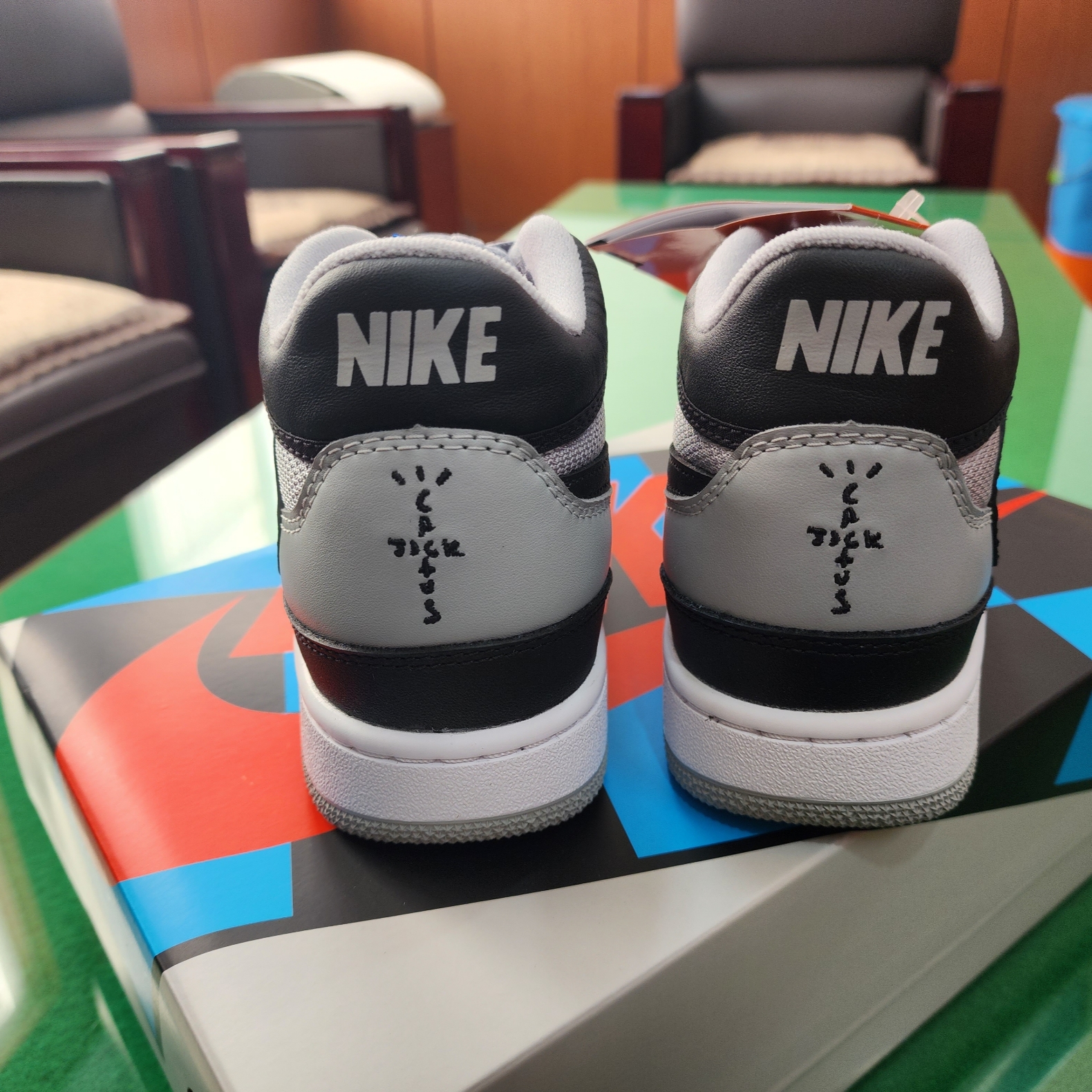 Nike x Travis Scott Mac Attack SP Light Smoke Grey 착용 스타일 - 3