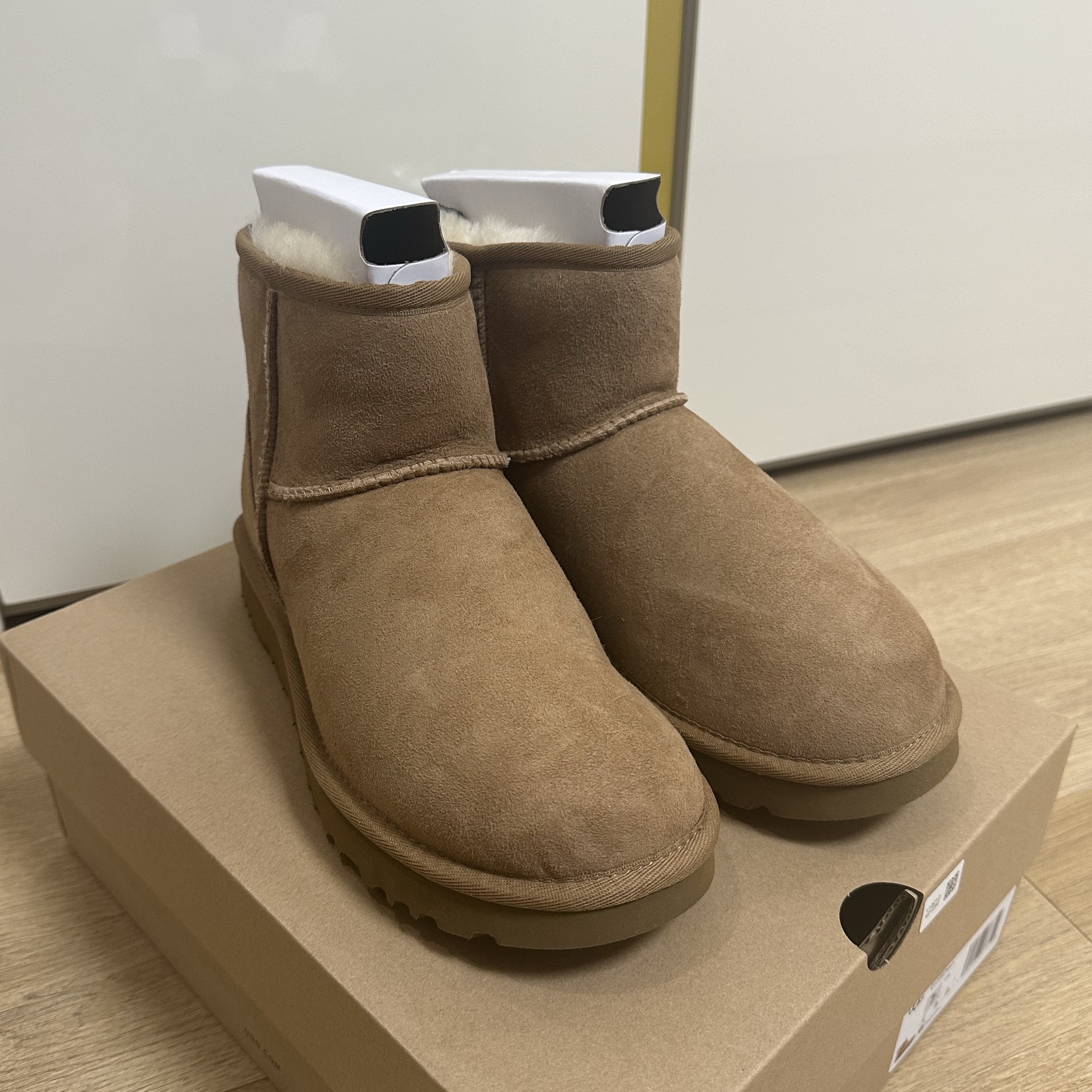 (W) UGG Classic Mini II Boots Chestnut 착용 스타일 - 1
