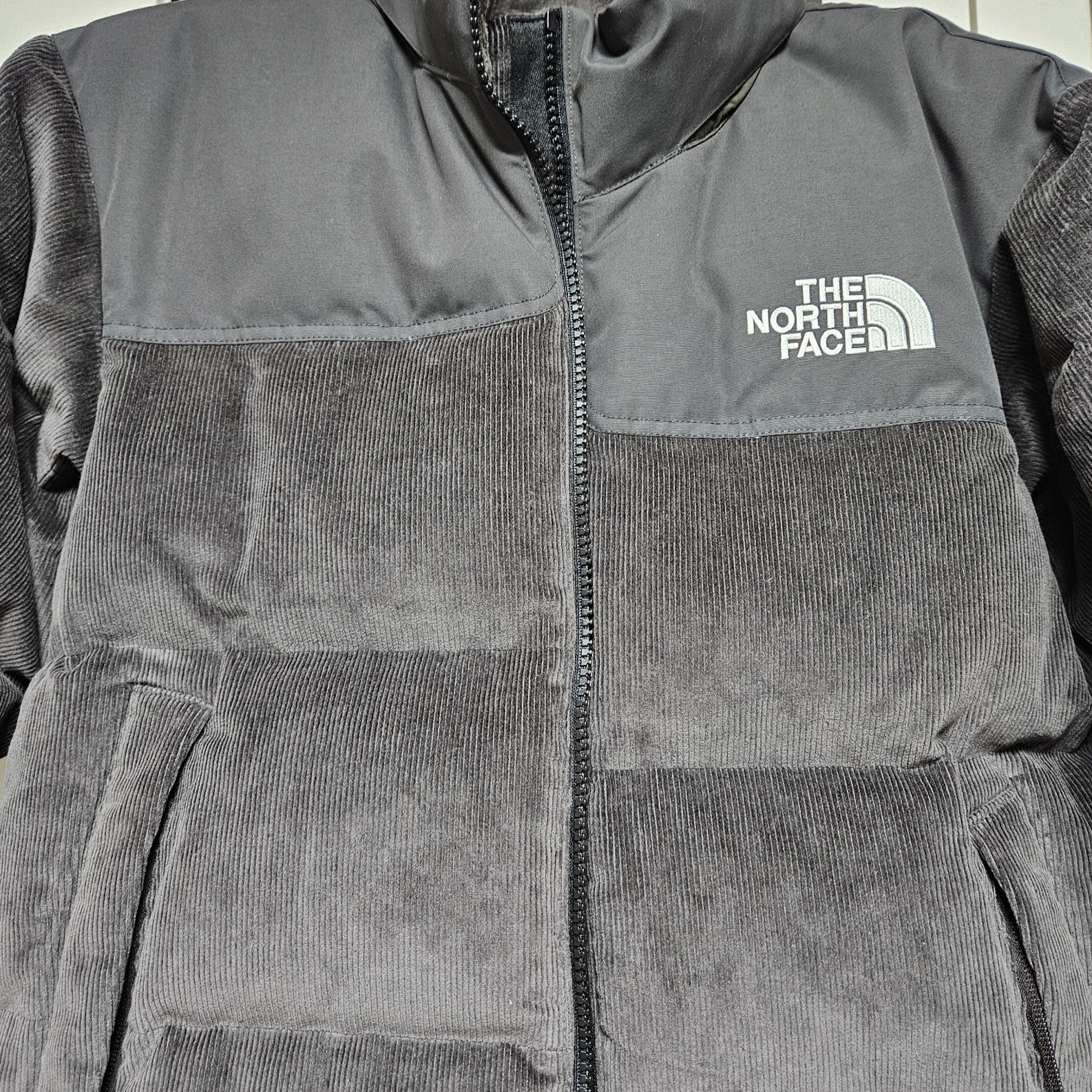 The North Face White Label Corduroy Nuptse Down Jacket Charcoal 착용 스타일