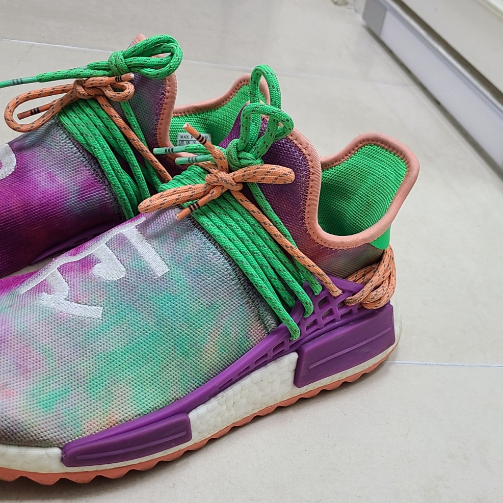 Adidas x Pharrell Williams Hu NMD Holi Festival Chalk Coral 착용 스타일 - 2