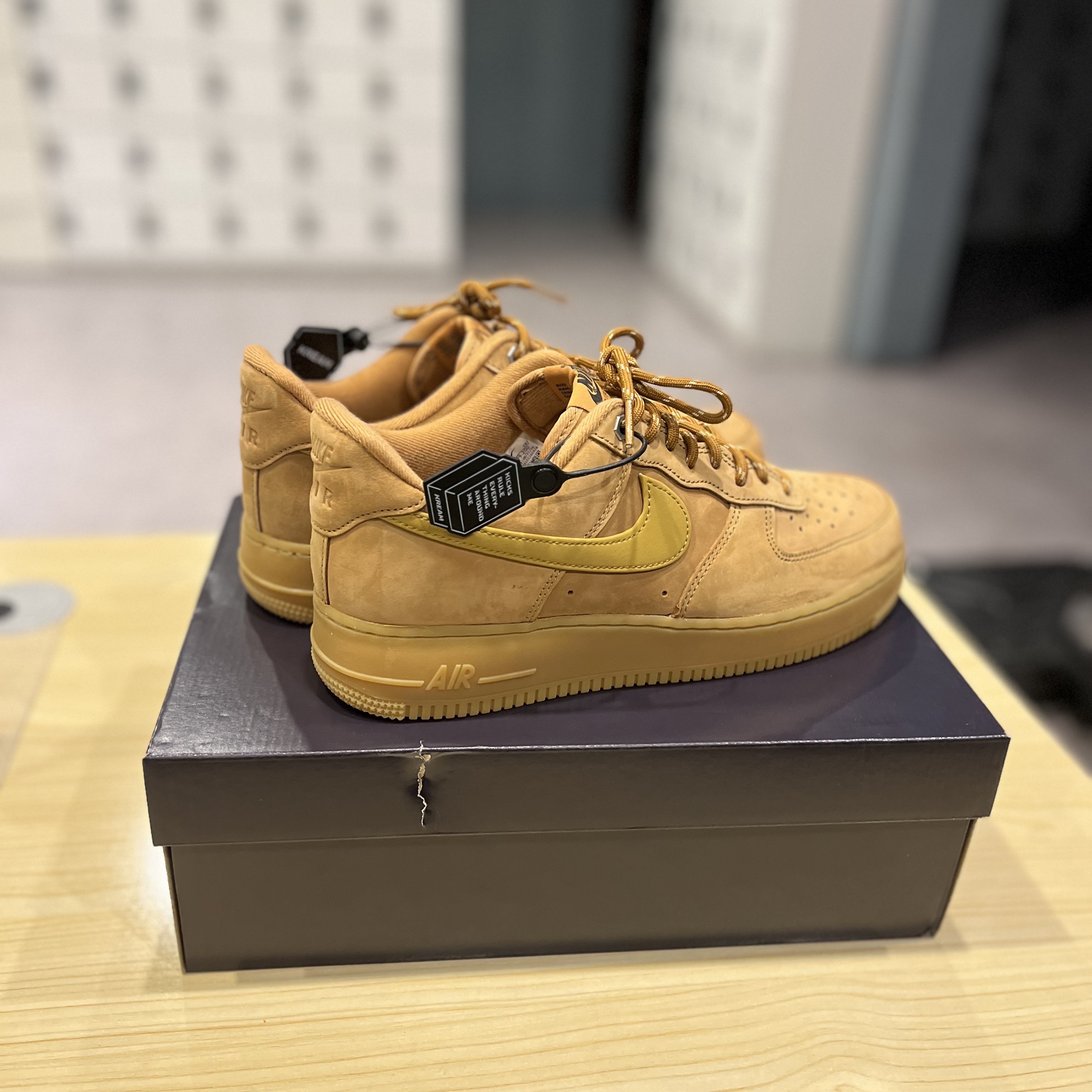 Nike Air Force 1 '07 WB Flax 착용 스타일