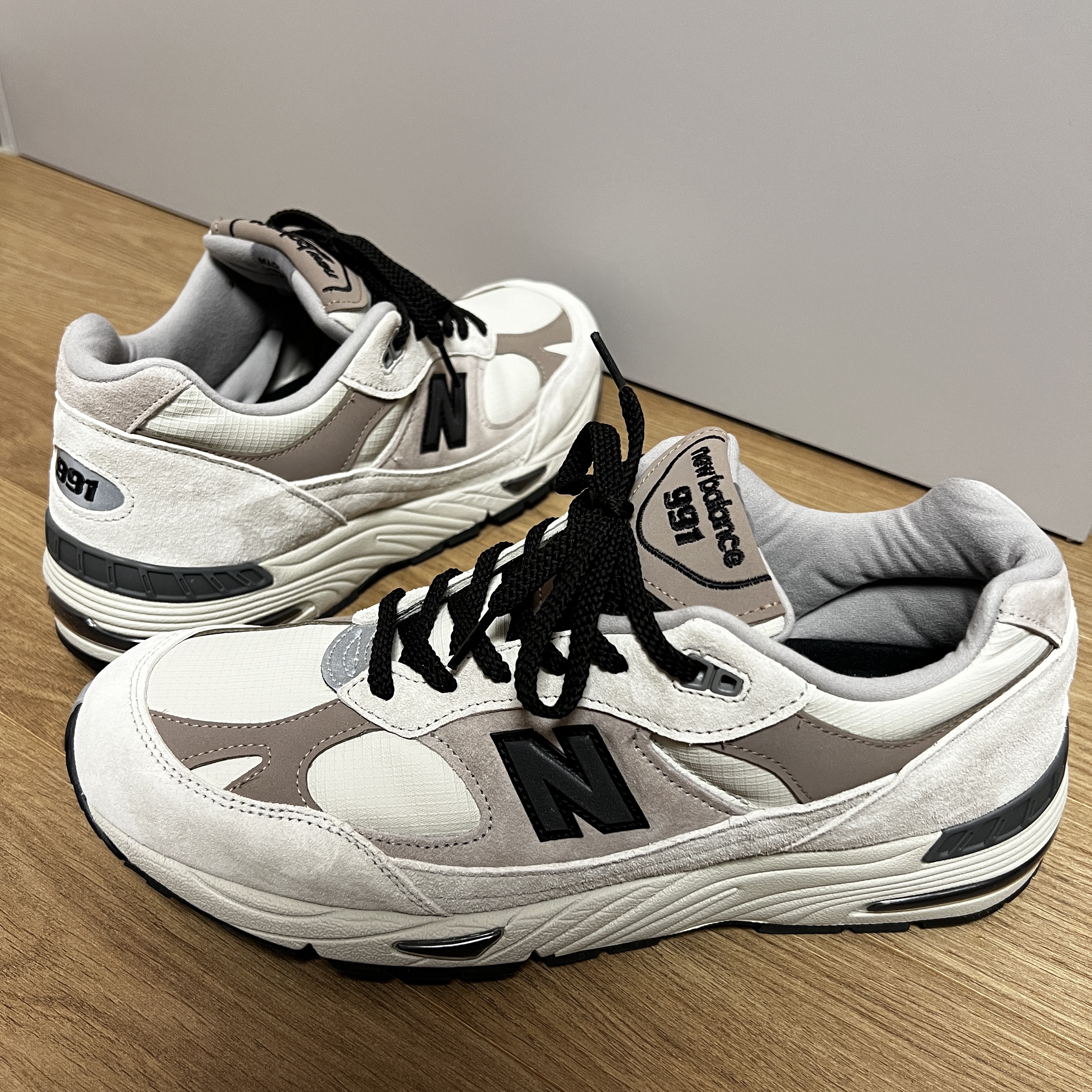 New Balance 991 Made in UK Cream Beige 착용 스타일