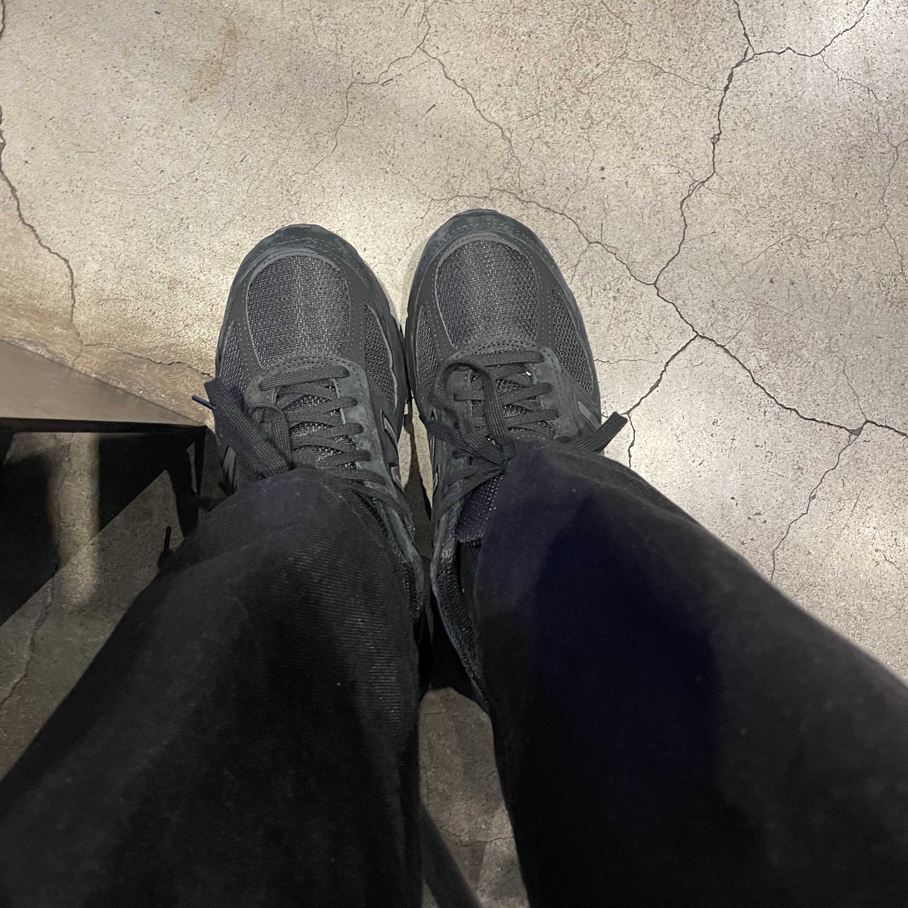New Balance 990v5 Made in USA Triple Black - D Standard 착용 스타일