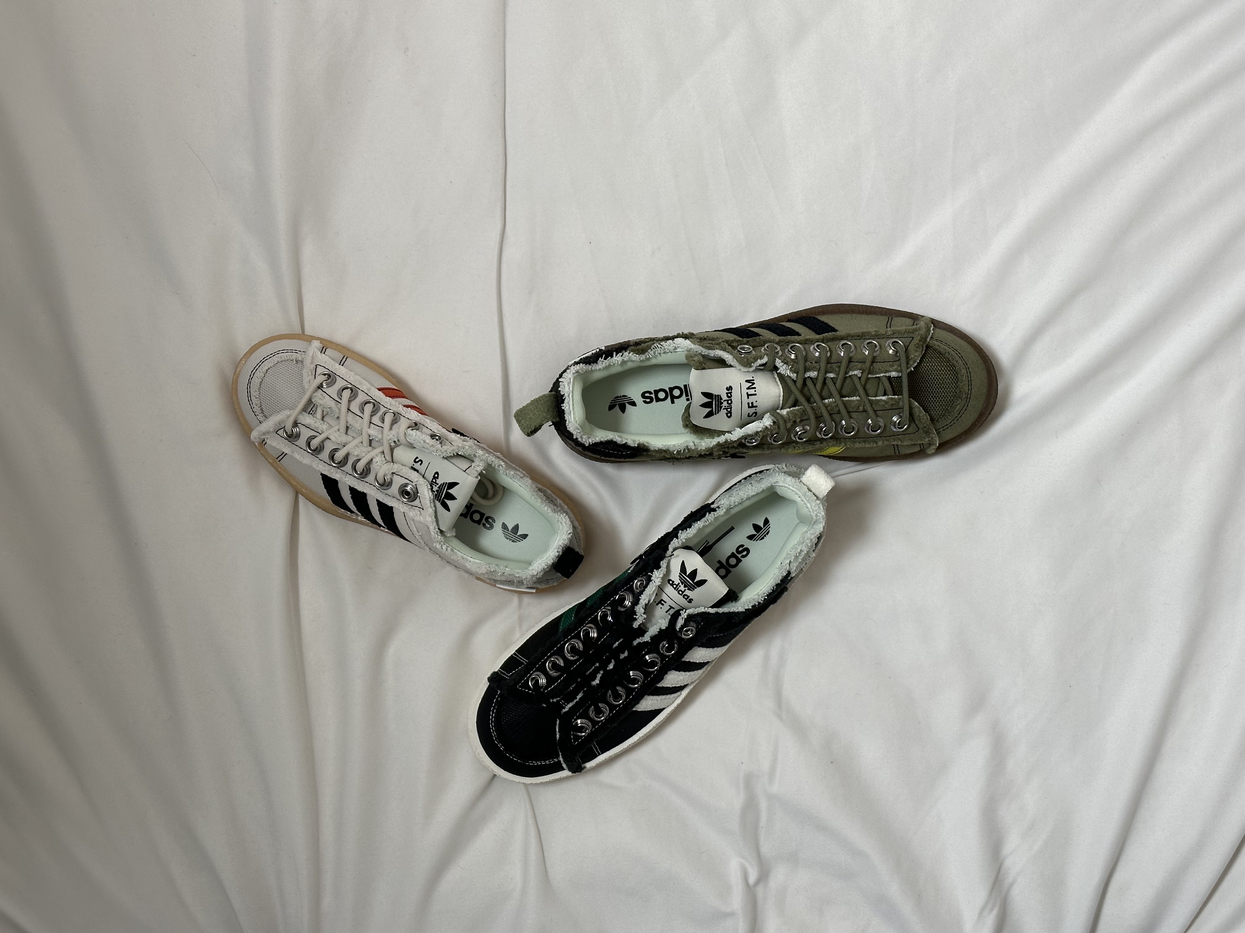 Adidas x Song for the Mute Campus 80s Core Black Cream White, Adidas x Song for the Mute Campus 80s Bliss Core Black 착용 스타일 - 1