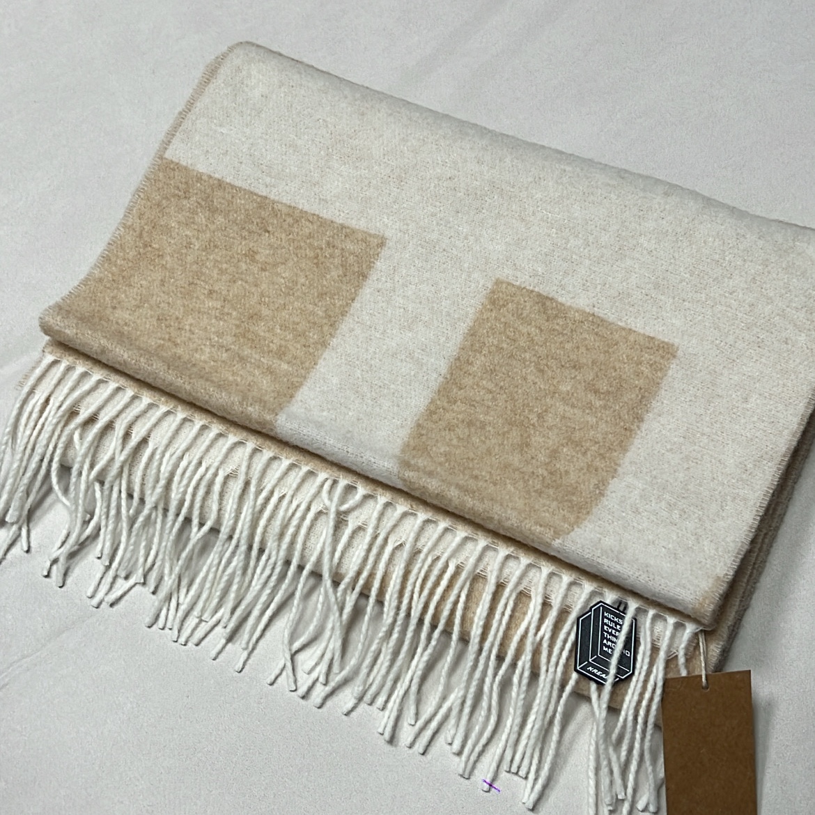 A.P.C. Malo Muffler Camel 착용 스타일
