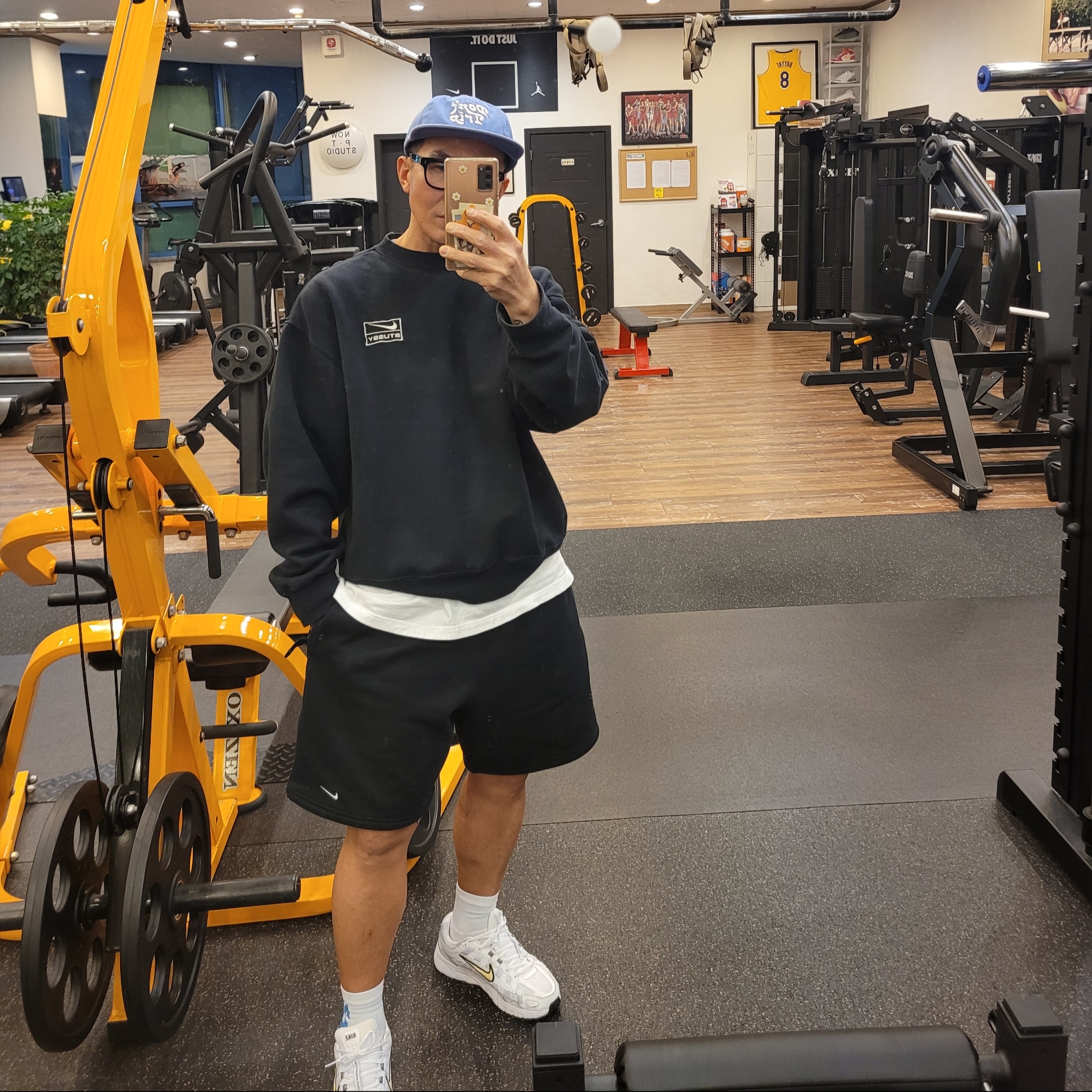 Free & Easy Don't Trip Washed Hat Light Blue, Nike NRG Solo Swoosh Fleece Shorts Black - Asia 착용 스타일