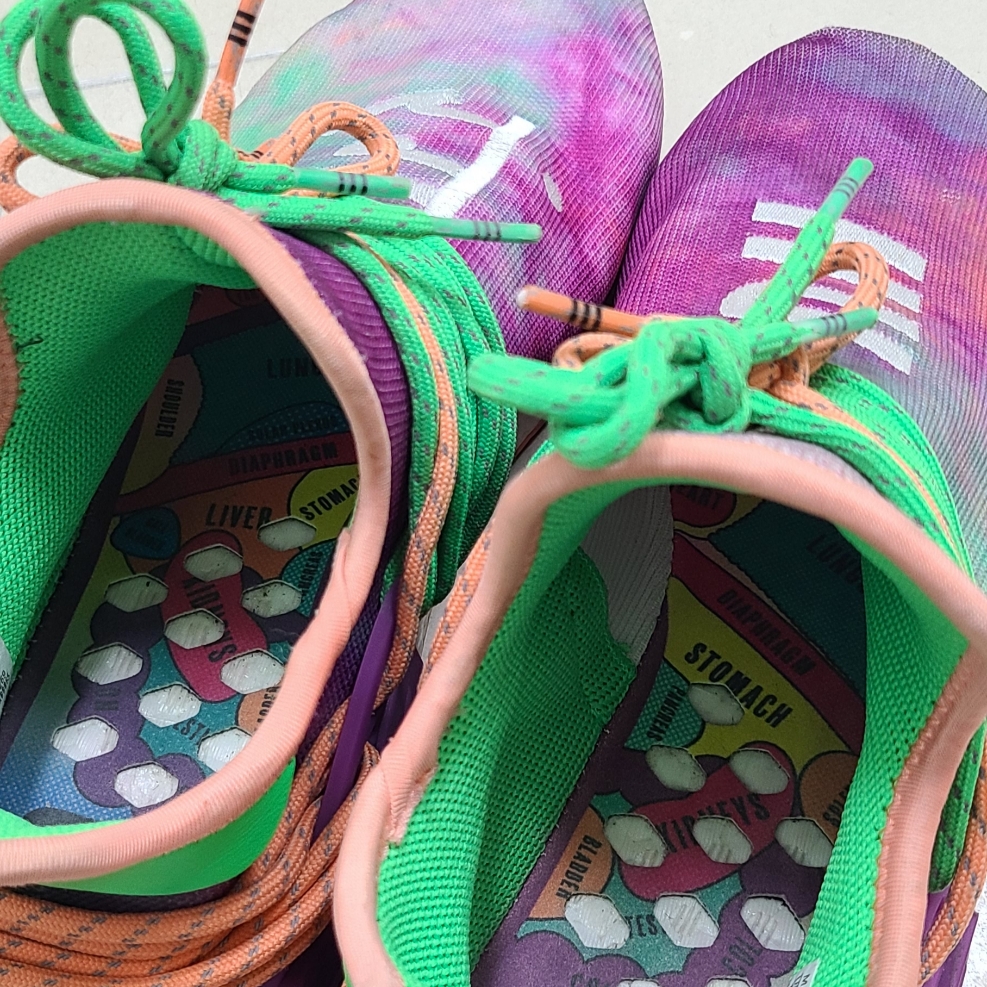 Adidas x Pharrell Williams Hu NMD Holi Festival Chalk Coral 착용 스타일 - 3