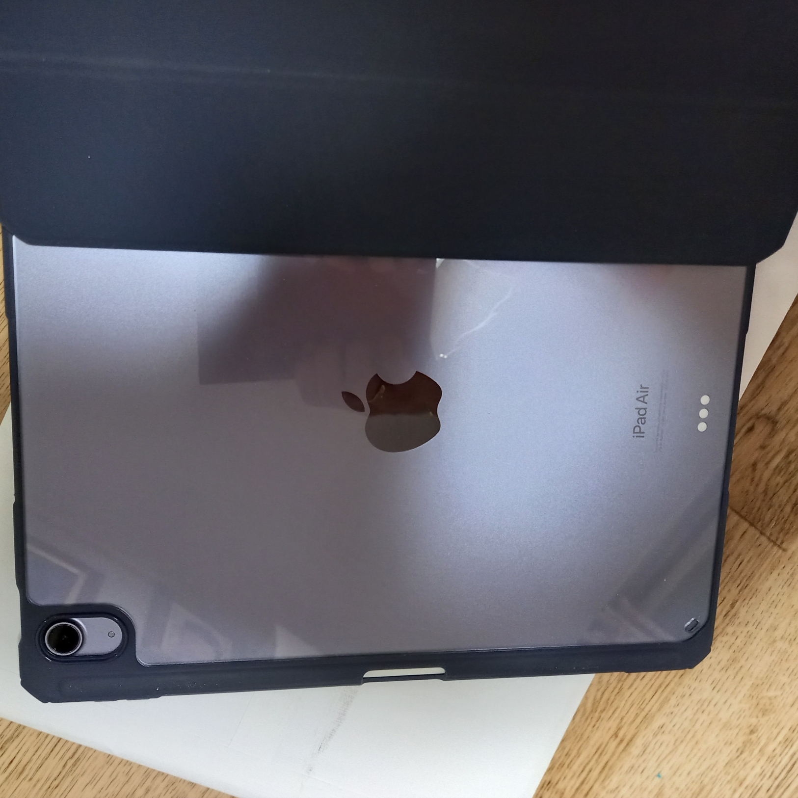 Apple iPad Air 5th Gen Wifi 64GB Purple (Korean Ver.) 착용 스타일