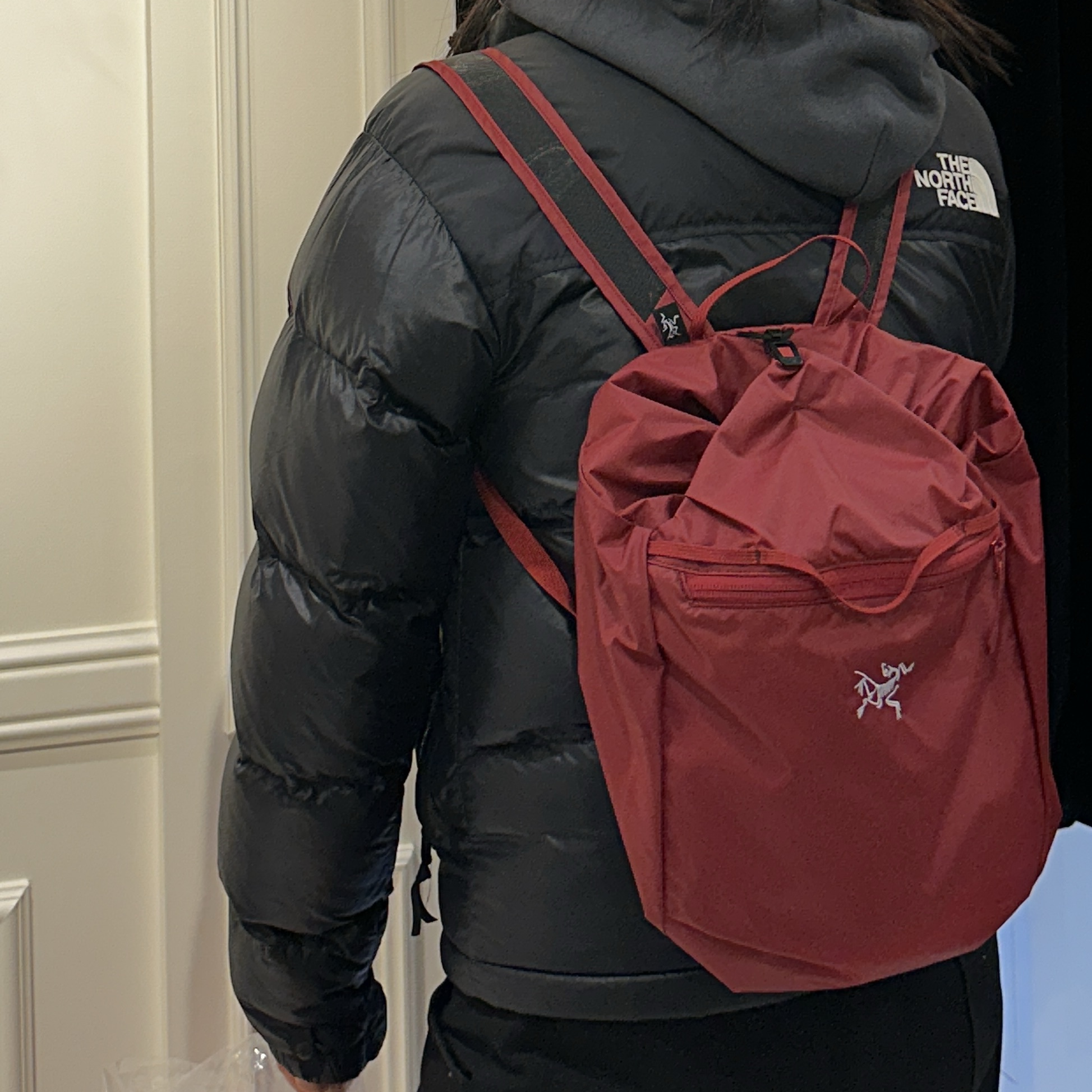 Arc'teryx Heliad 10 Backpack Bordeaux 착용 스타일